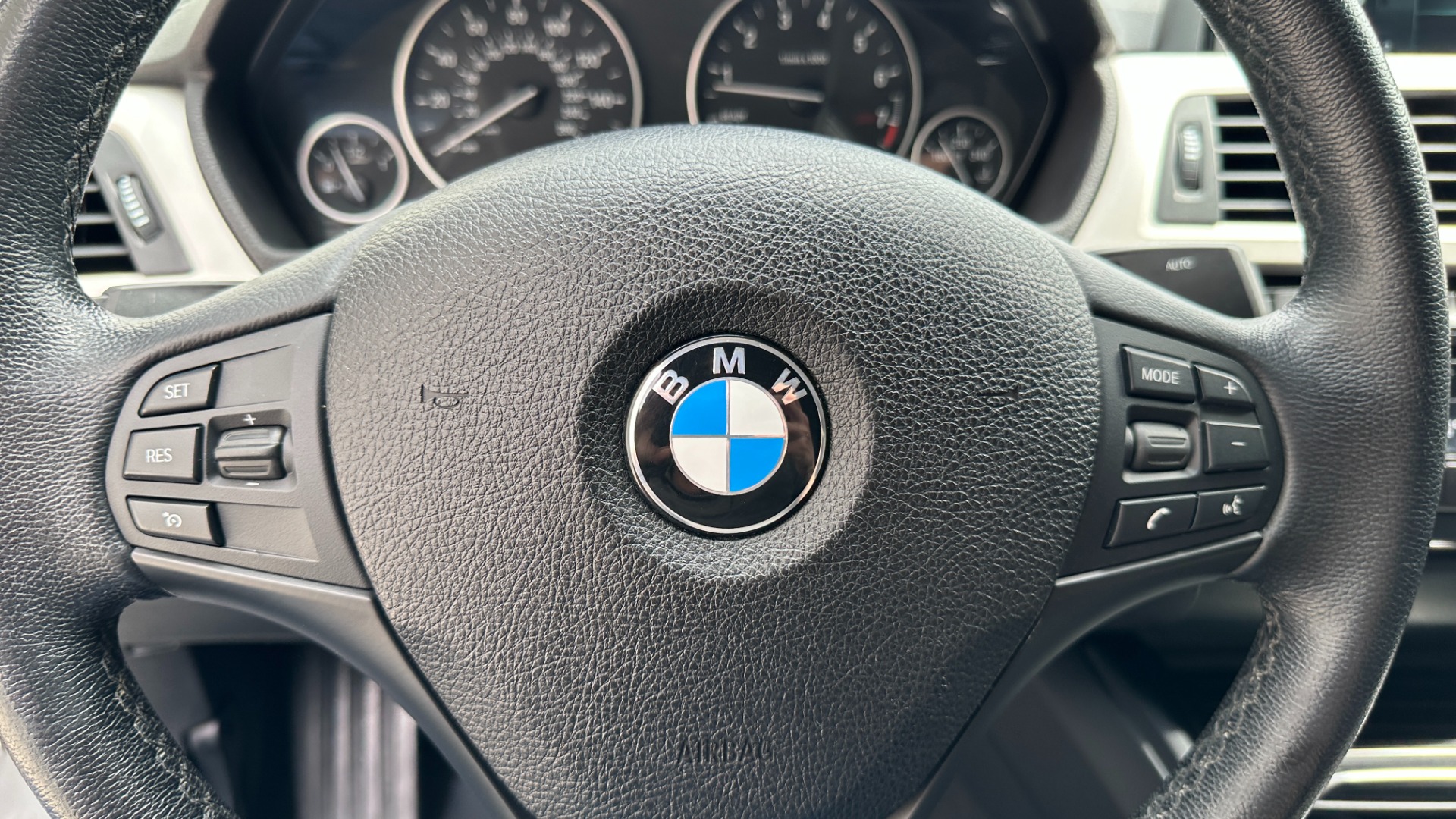 Used 2018 BMW 3 Series 320i xDrive for sale $23,595 at Formula Imports in Charlotte NC 28227 13