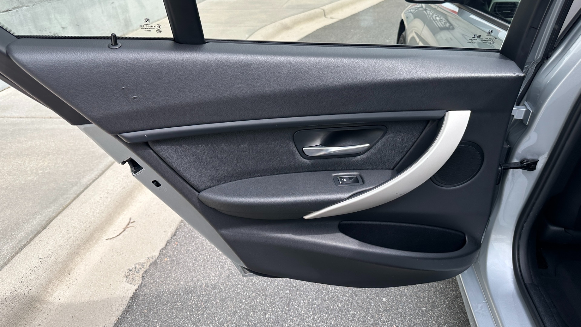 Used 2018 BMW 3 SERIES 320I XDRIVE SEDAN / HTD STS / ACTV BLIND SPT DET / REARVIEW for sale $27,995 at Formula Imports in Charlotte NC 28227 20