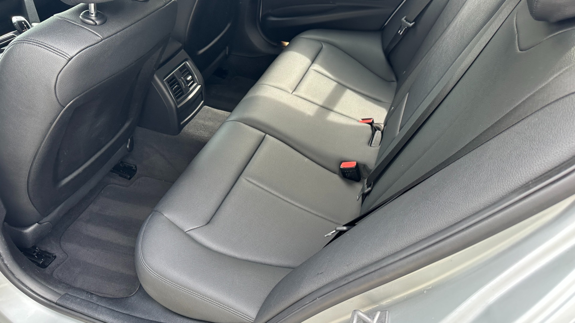 Used 2018 BMW 3 Series 320i xDrive for sale $23,595 at Formula Imports in Charlotte NC 28227 21
