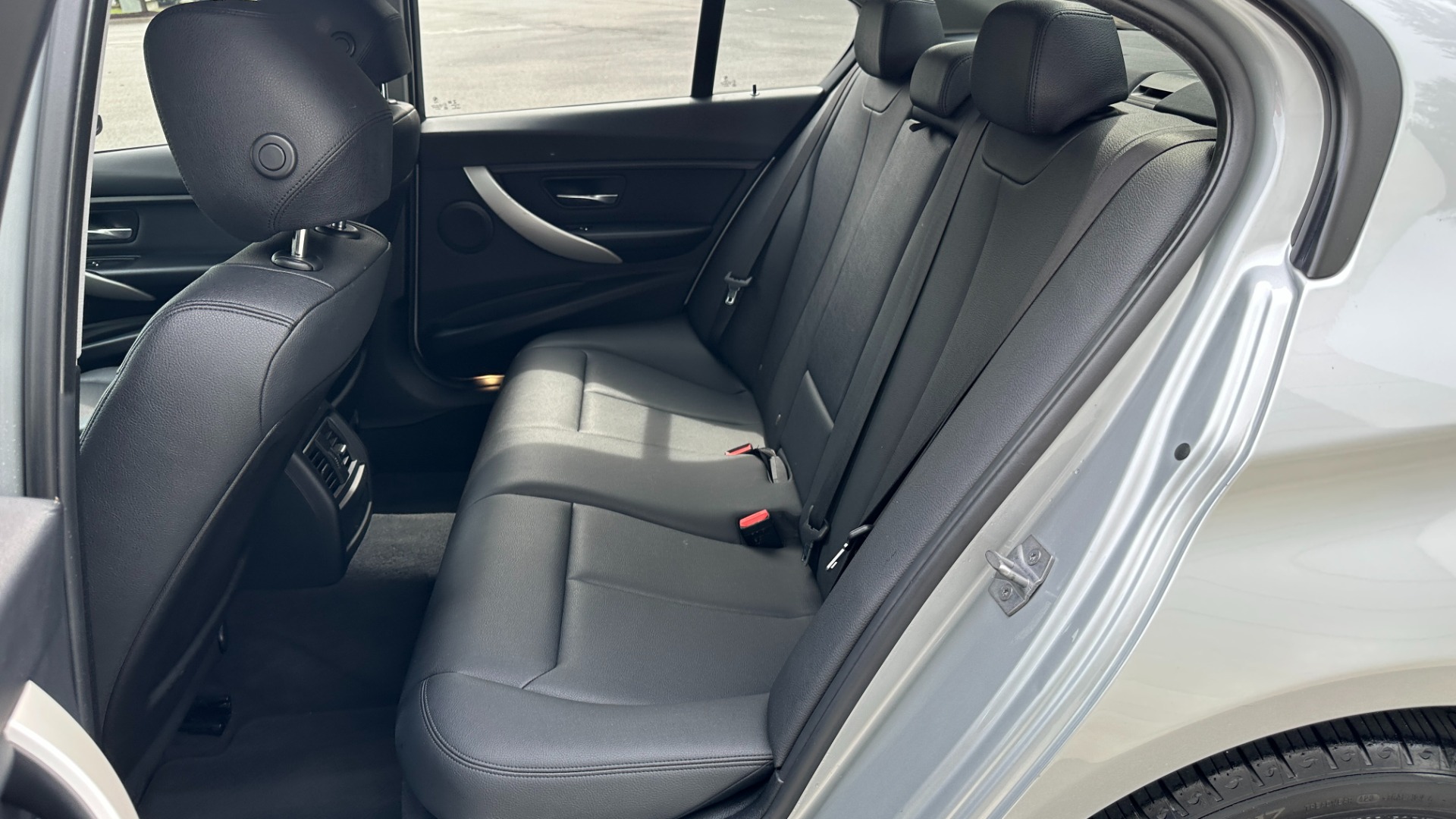 Used 2018 BMW 3 Series 320i xDrive for sale $23,595 at Formula Imports in Charlotte NC 28227 22