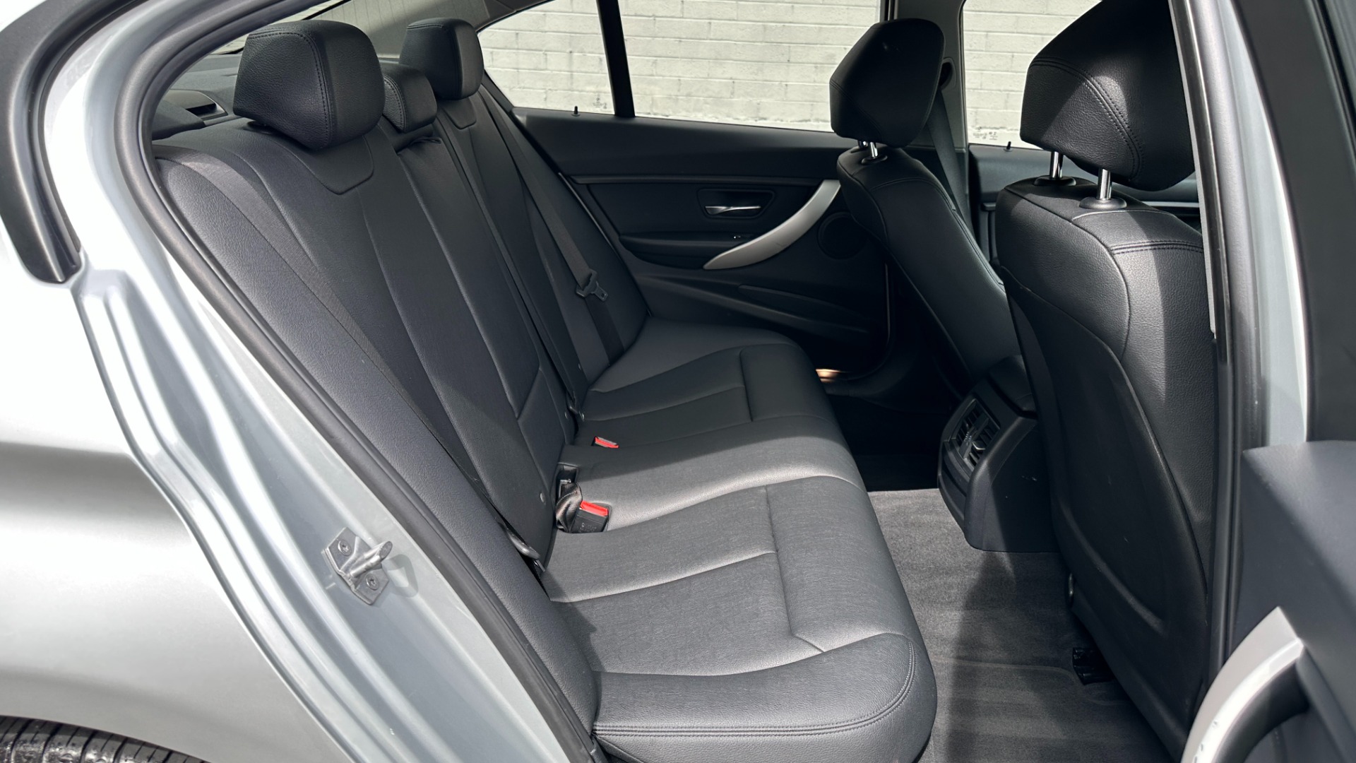 Used 2018 BMW 3 Series 320i xDrive for sale $23,595 at Formula Imports in Charlotte NC 28227 27