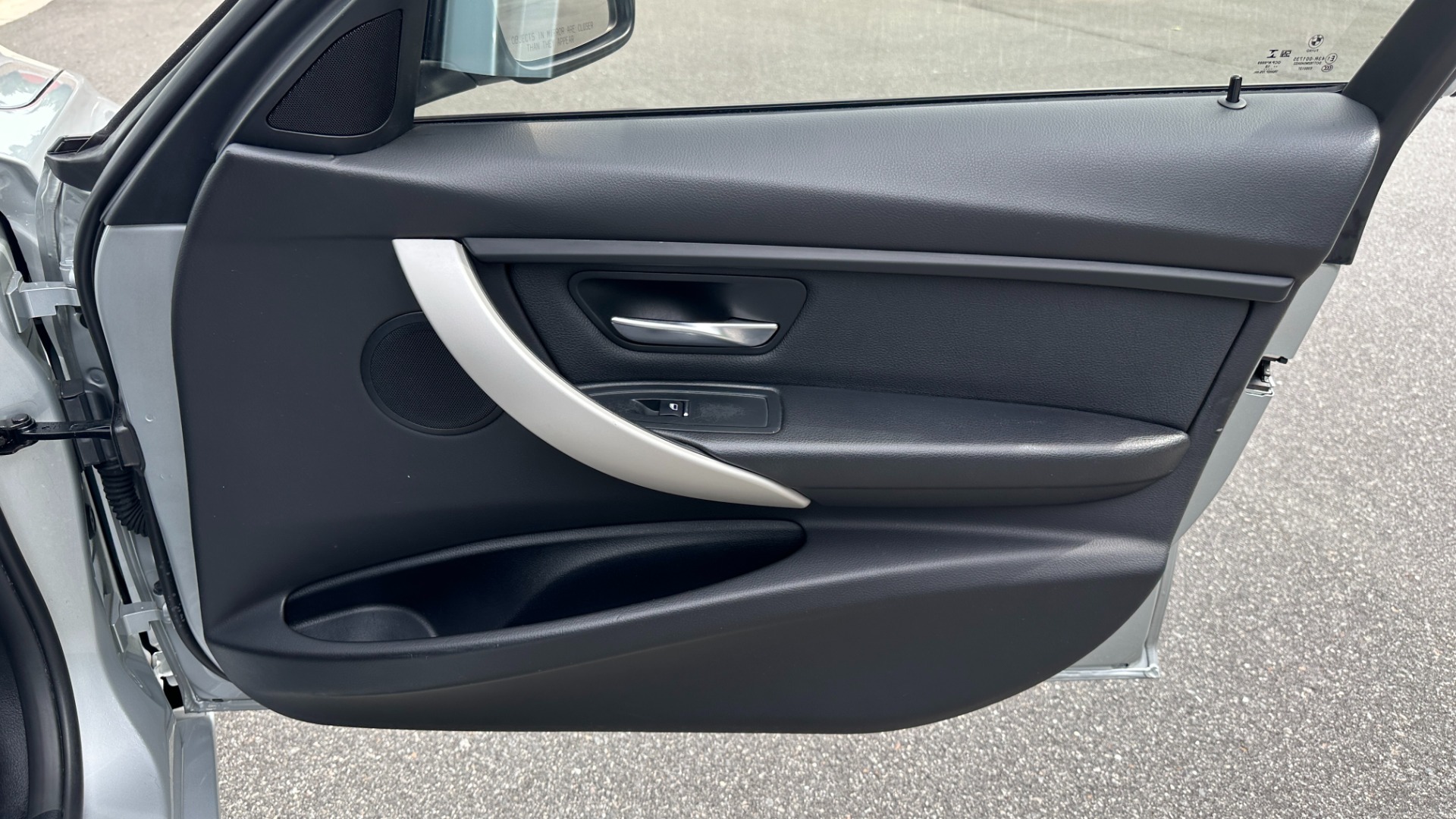 Used 2018 BMW 3 SERIES 320I XDRIVE SEDAN / HTD STS / ACTV BLIND SPT DET / REARVIEW for sale $27,995 at Formula Imports in Charlotte NC 28227 30