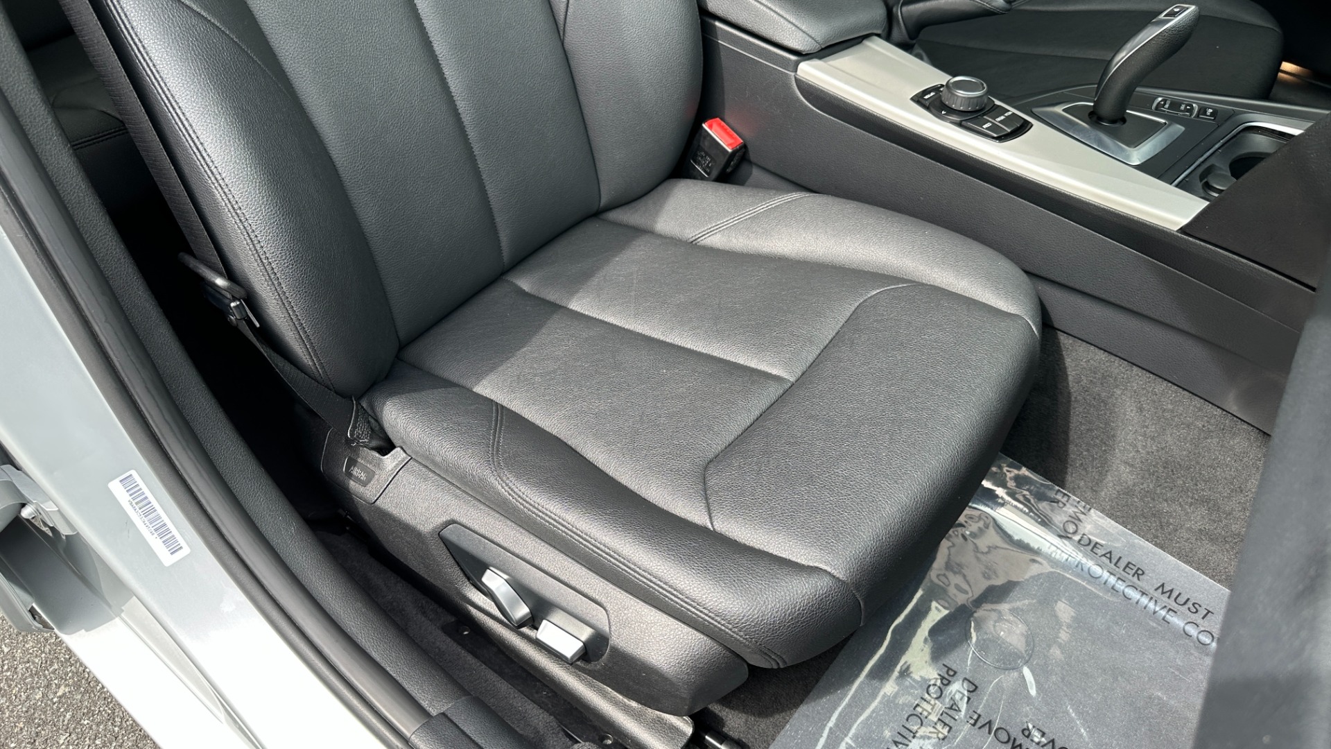 Used 2018 BMW 3 SERIES 320I XDRIVE SEDAN / HTD STS / ACTV BLIND SPT DET / REARVIEW for sale $27,995 at Formula Imports in Charlotte NC 28227 32