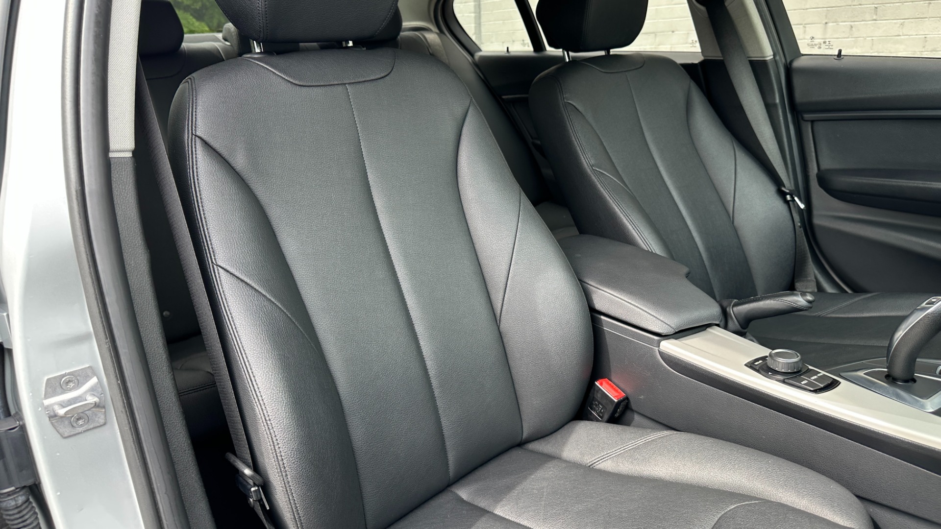 Used 2018 BMW 3 Series 320i xDrive for sale $23,595 at Formula Imports in Charlotte NC 28227 33