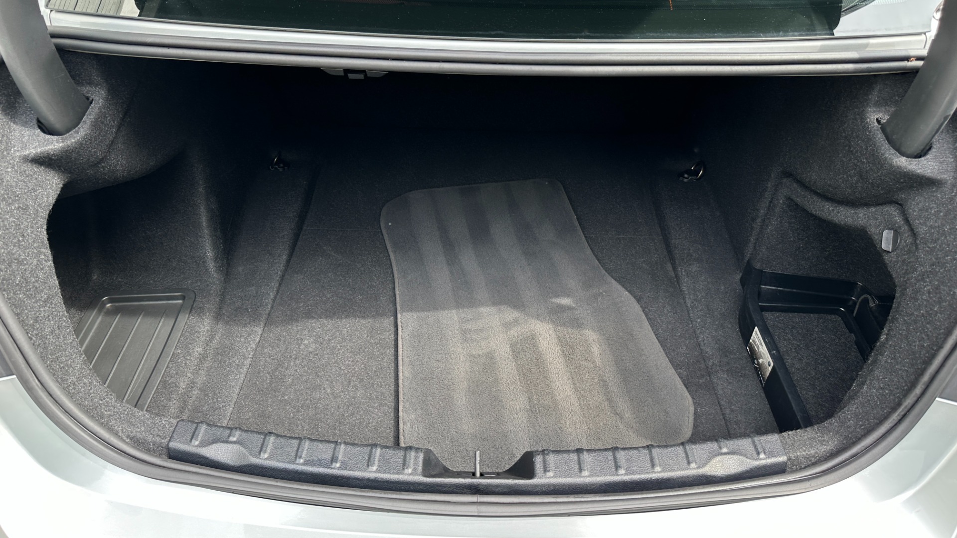 Used 2018 BMW 3 SERIES 320I XDRIVE SEDAN / HTD STS / ACTV BLIND SPT DET / REARVIEW for sale $27,995 at Formula Imports in Charlotte NC 28227 35