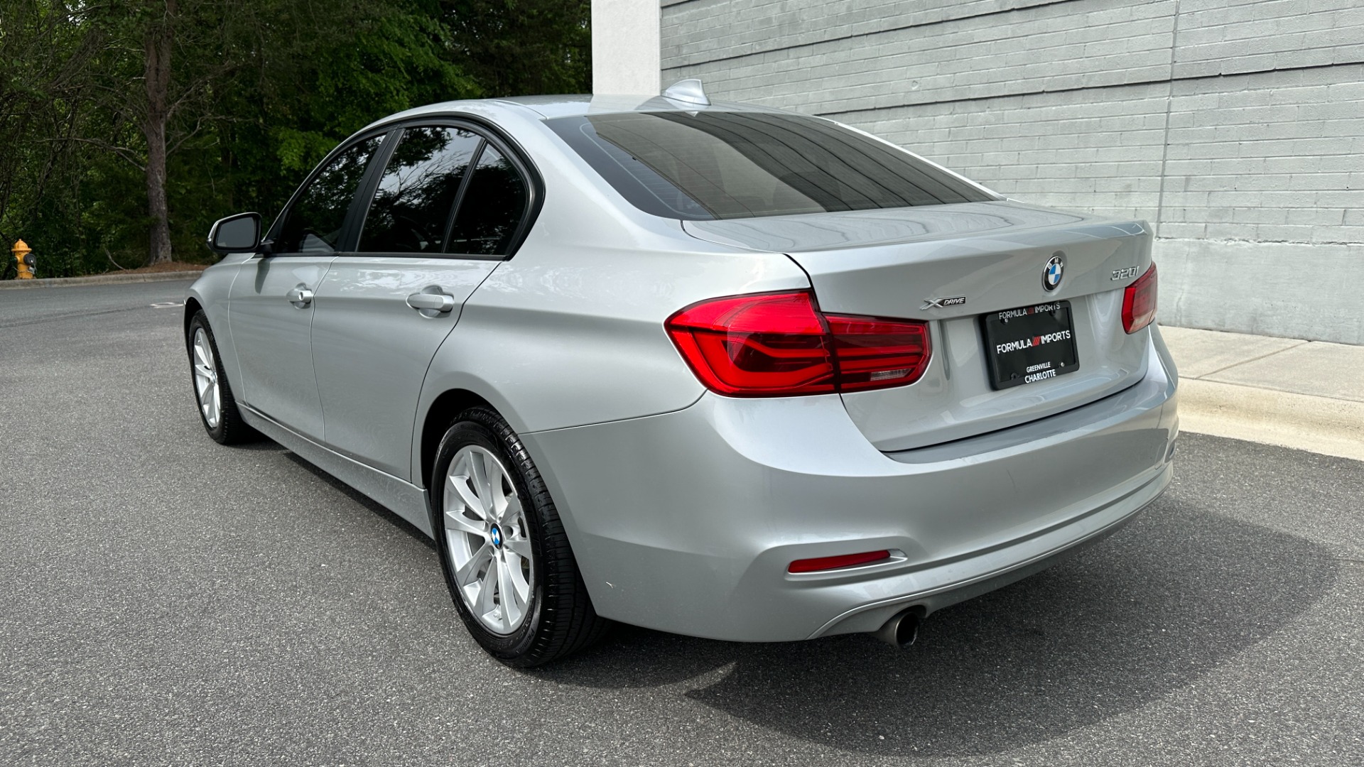 Used 2018 BMW 3 Series 320i xDrive for sale $23,595 at Formula Imports in Charlotte NC 28227 4