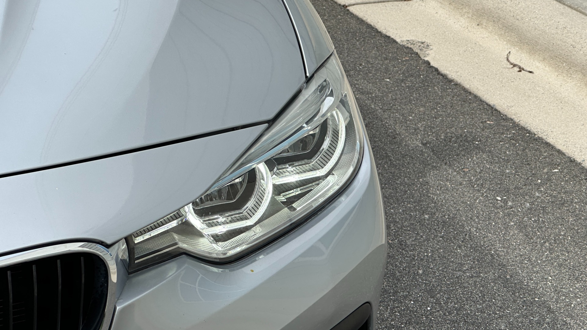 Used 2018 BMW 3 Series 320i xDrive for sale $23,595 at Formula Imports in Charlotte NC 28227 41