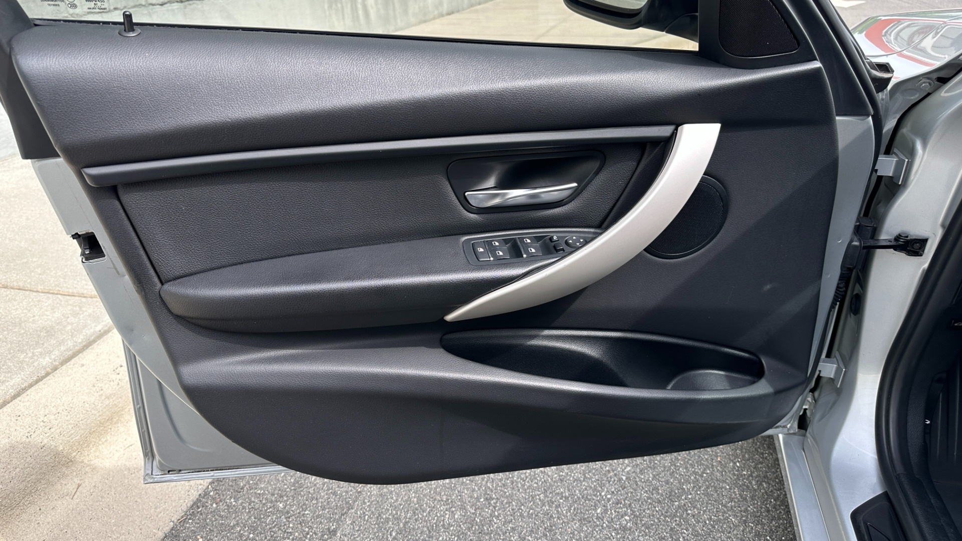 Used 2018 BMW 3 Series 320i xDrive for sale $23,595 at Formula Imports in Charlotte NC 28227 8