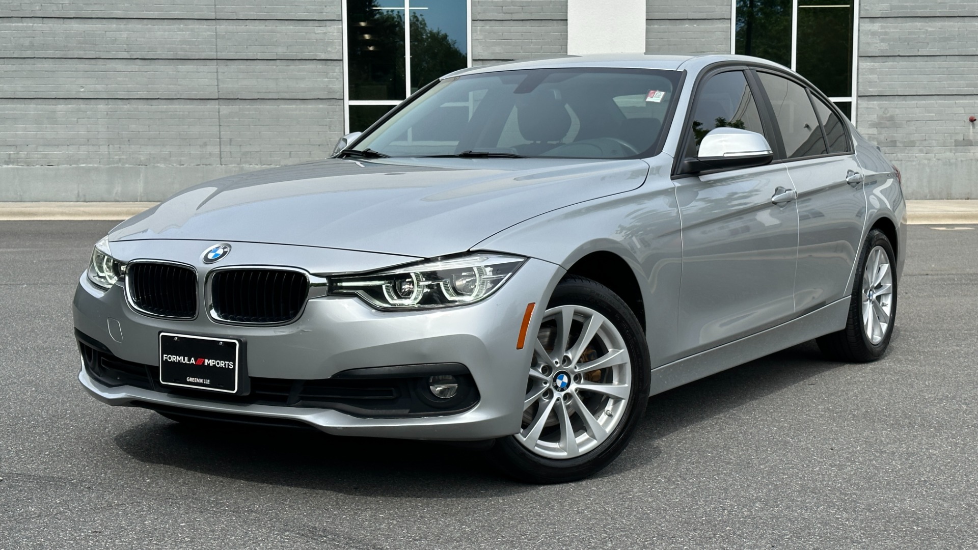 Used 2018 BMW 3 Series 320i xDrive for sale $23,595 at Formula Imports in Charlotte NC 28227 1