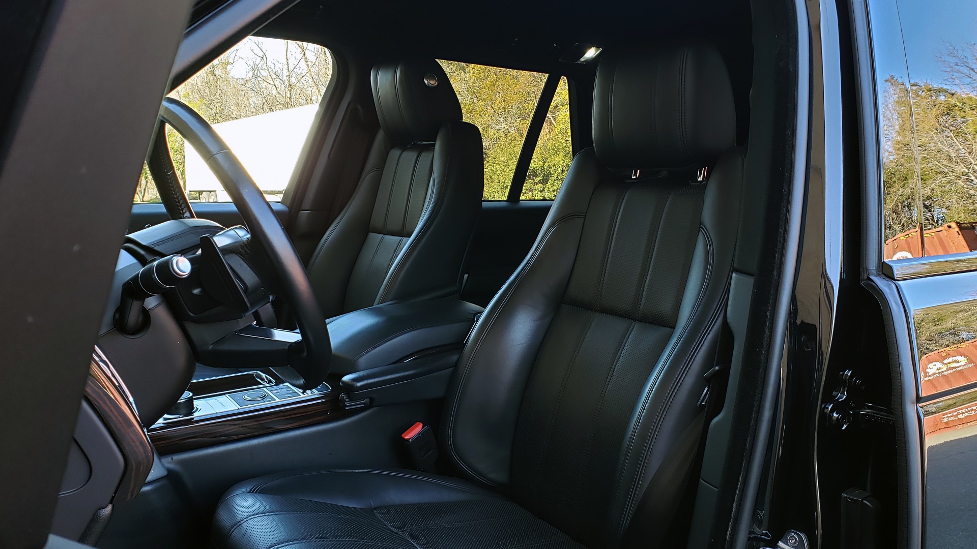Used 2016 Land Rover RANGE ROVER HSE SC V6 / 4x4 / NAV / SUNROOF / REARVIEW for sale Sold at Formula Imports in Charlotte NC 28227 34