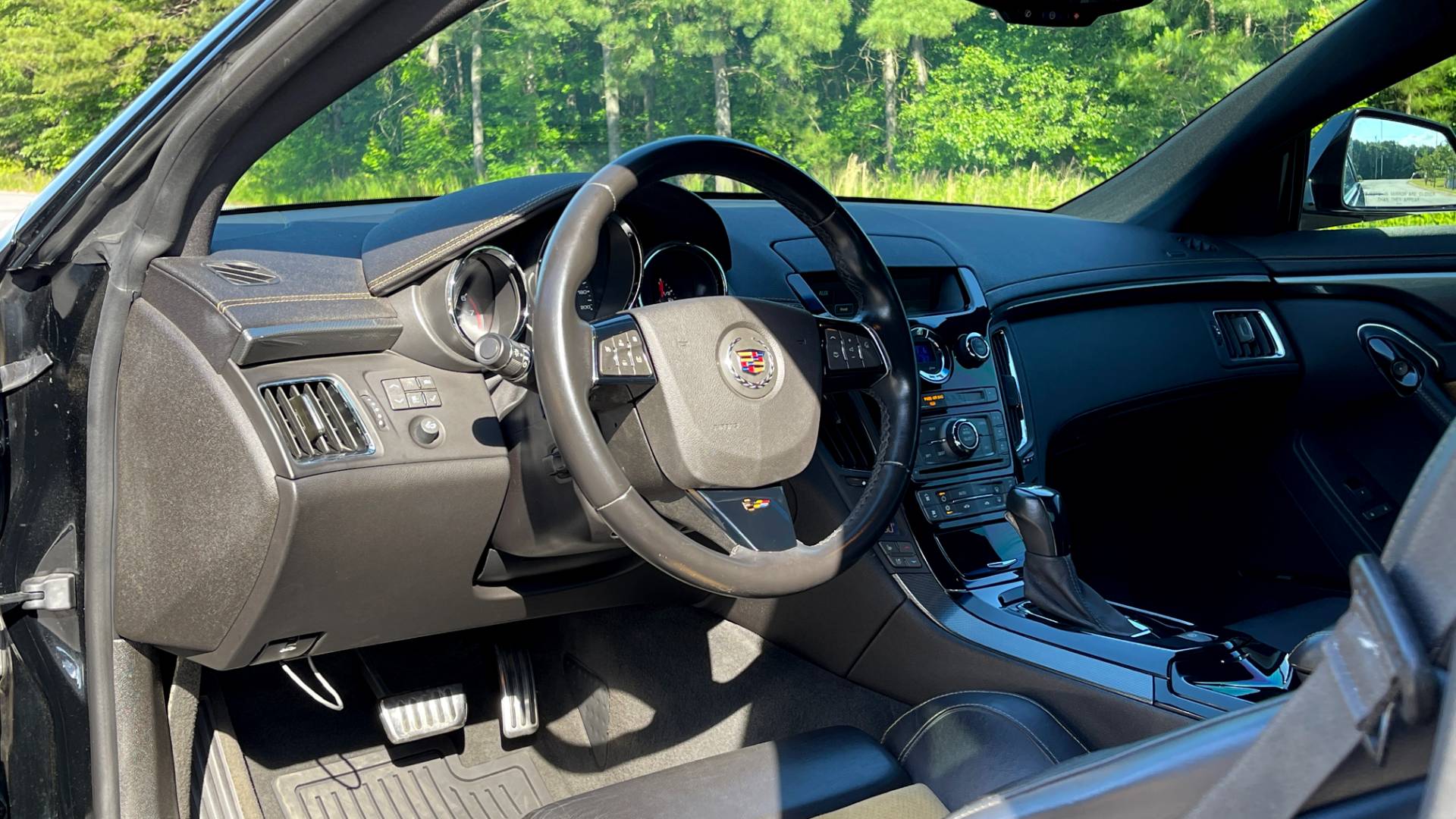 Used 2011 Cadillac CTS-V COUPE 6.2L 600HP+ / NAV / BOSE / SUNROOF / RECARO / 19IN WHLS / REARVIEW for sale Sold at Formula Imports in Charlotte NC 28227 37