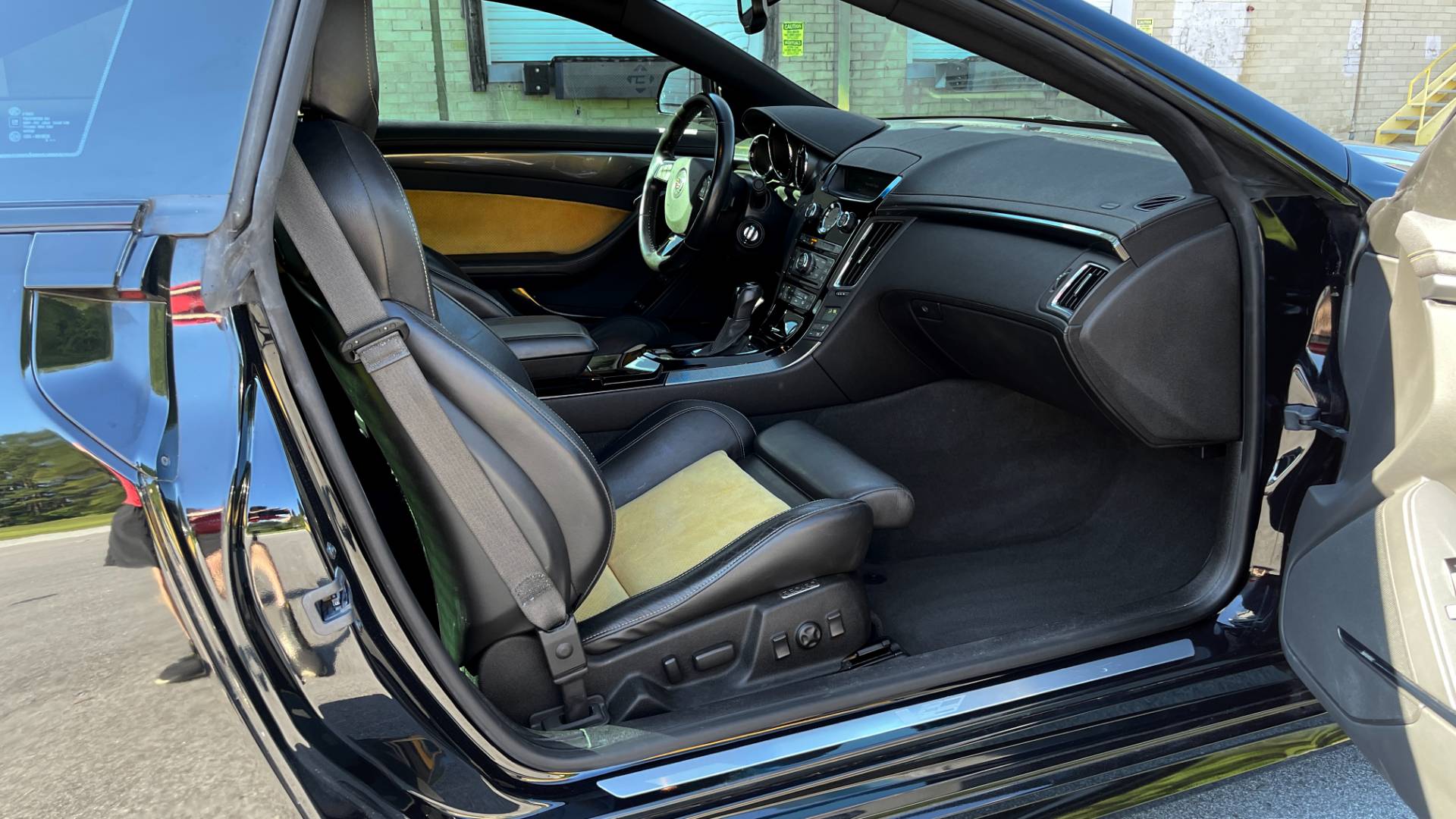 Used 2011 Cadillac CTS-V COUPE 6.2L 600HP+ / NAV / BOSE / SUNROOF / RECARO / 19IN WHLS / REARVIEW for sale Sold at Formula Imports in Charlotte NC 28227 46