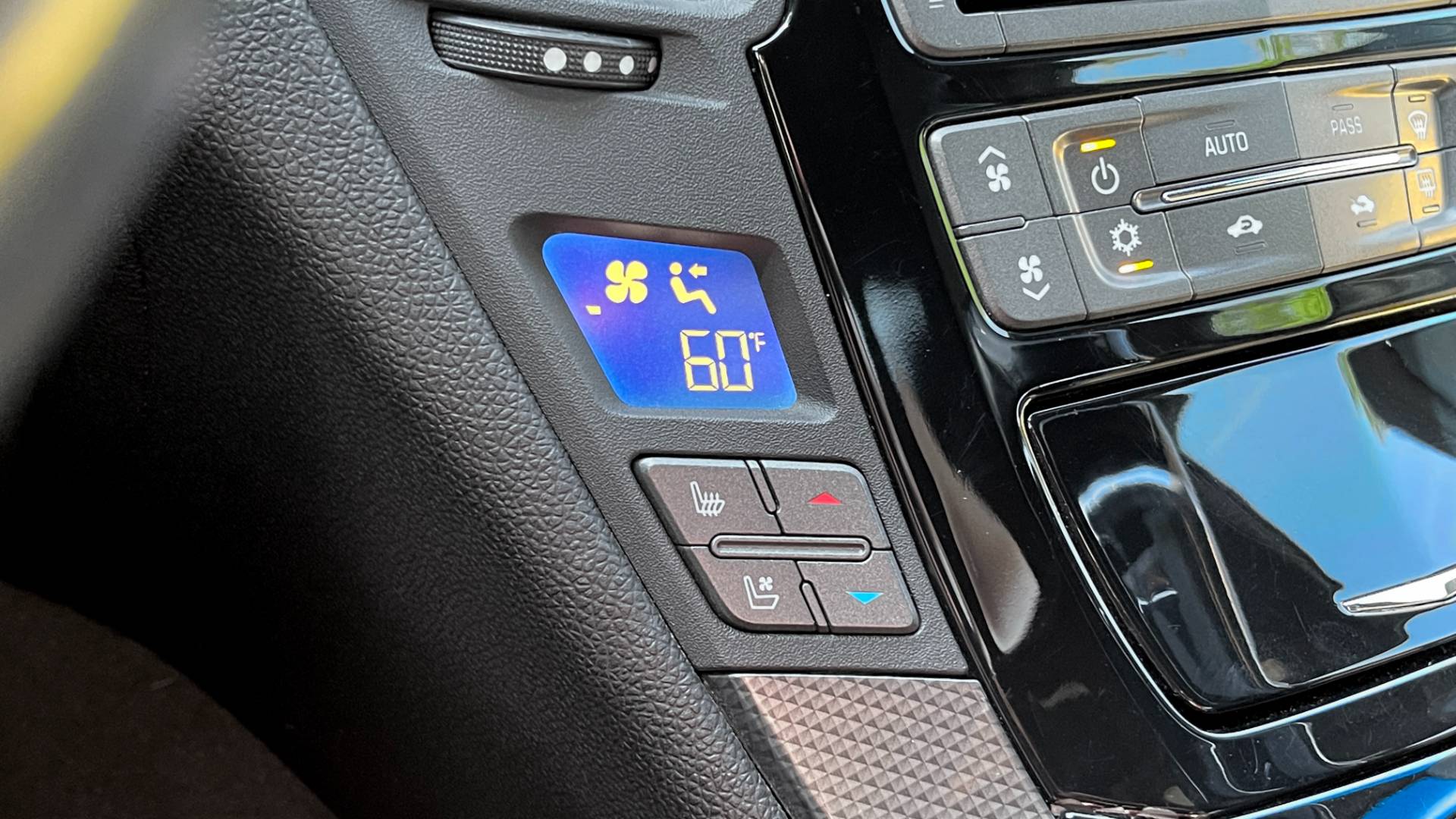 Used 2011 Cadillac CTS-V COUPE 6.2L 600HP+ / NAV / BOSE / SUNROOF / RECARO / 19IN WHLS / REARVIEW for sale Sold at Formula Imports in Charlotte NC 28227 70