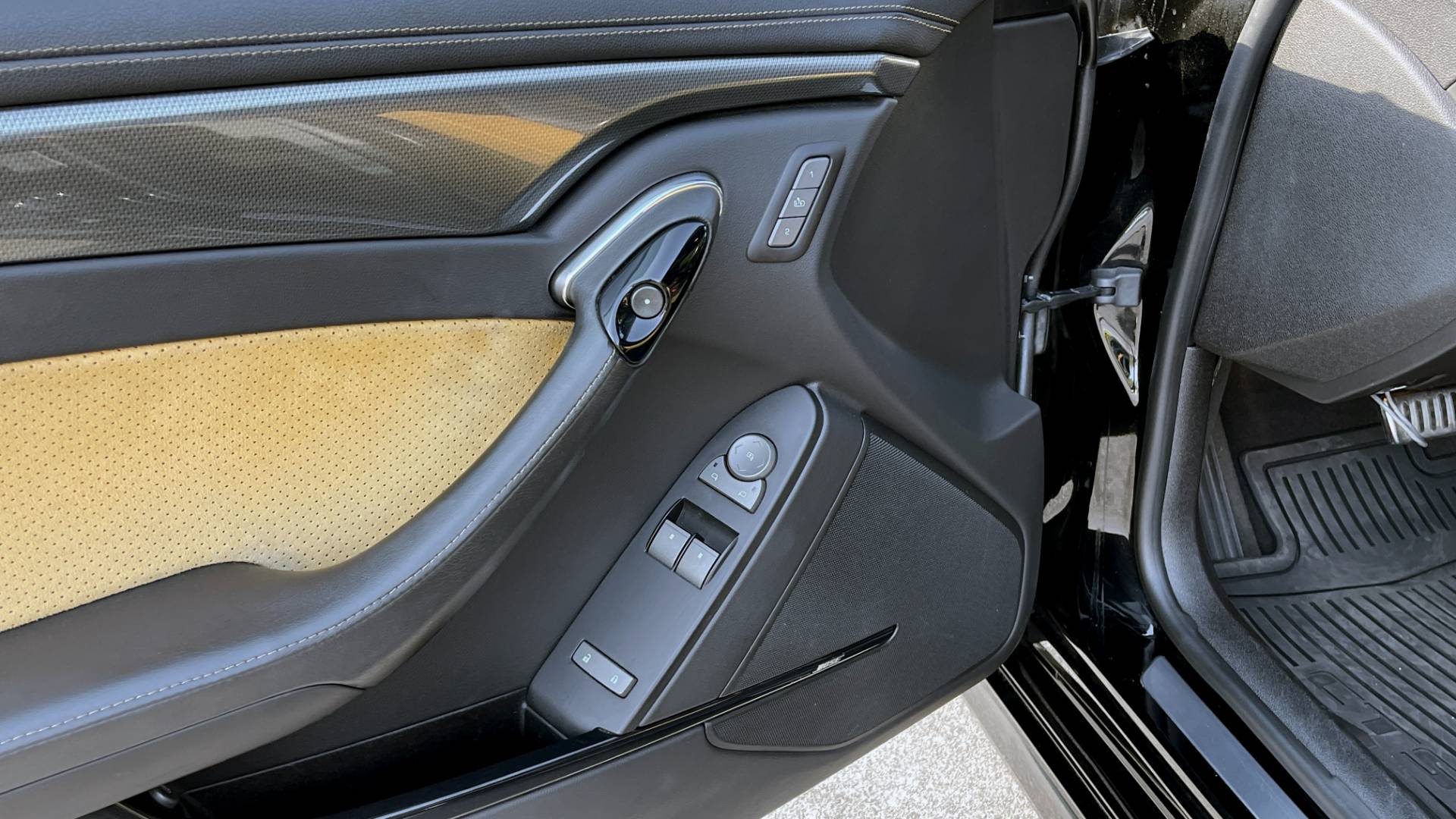 Used 2011 Cadillac CTS-V COUPE 6.2L 600HP+ / NAV / BOSE / SUNROOF / RECARO / 19IN WHLS / REARVIEW for sale Sold at Formula Imports in Charlotte NC 28227 79