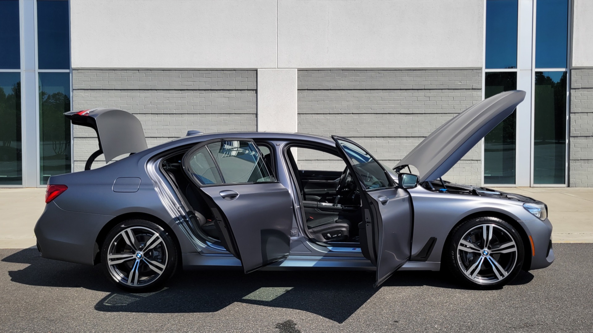 Used 2018 BMW 7 SERIES 740I M-SPORT SEDAN / 8-SPD AUTO / NAV / SUNROOF / H/K SND / CAMERA for sale Sold at Formula Imports in Charlotte NC 28227 14