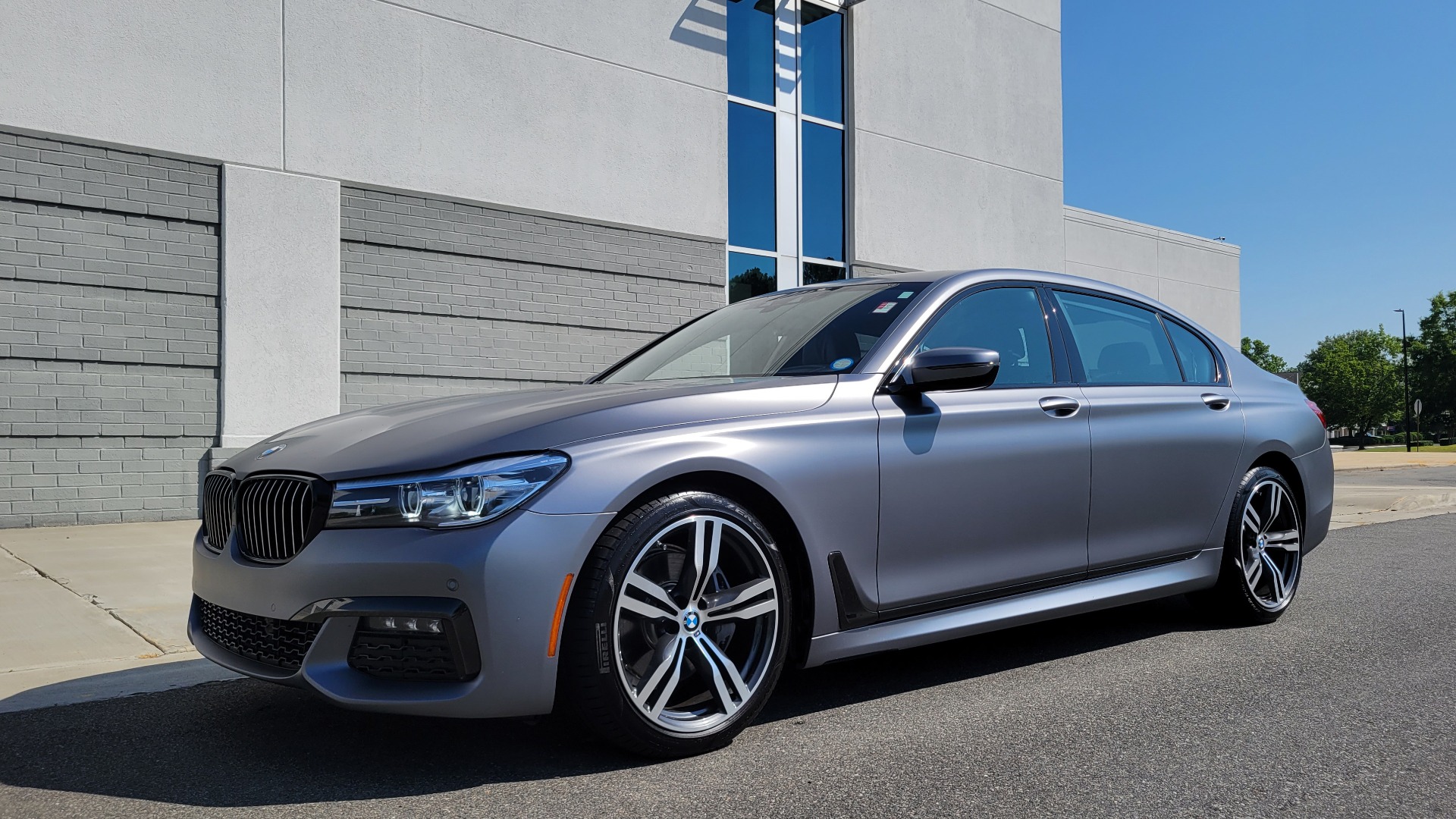 Used 2018 BMW 7 SERIES 740I M-SPORT SEDAN / 8-SPD AUTO / NAV / SUNROOF / H/K SND / CAMERA for sale Sold at Formula Imports in Charlotte NC 28227 3