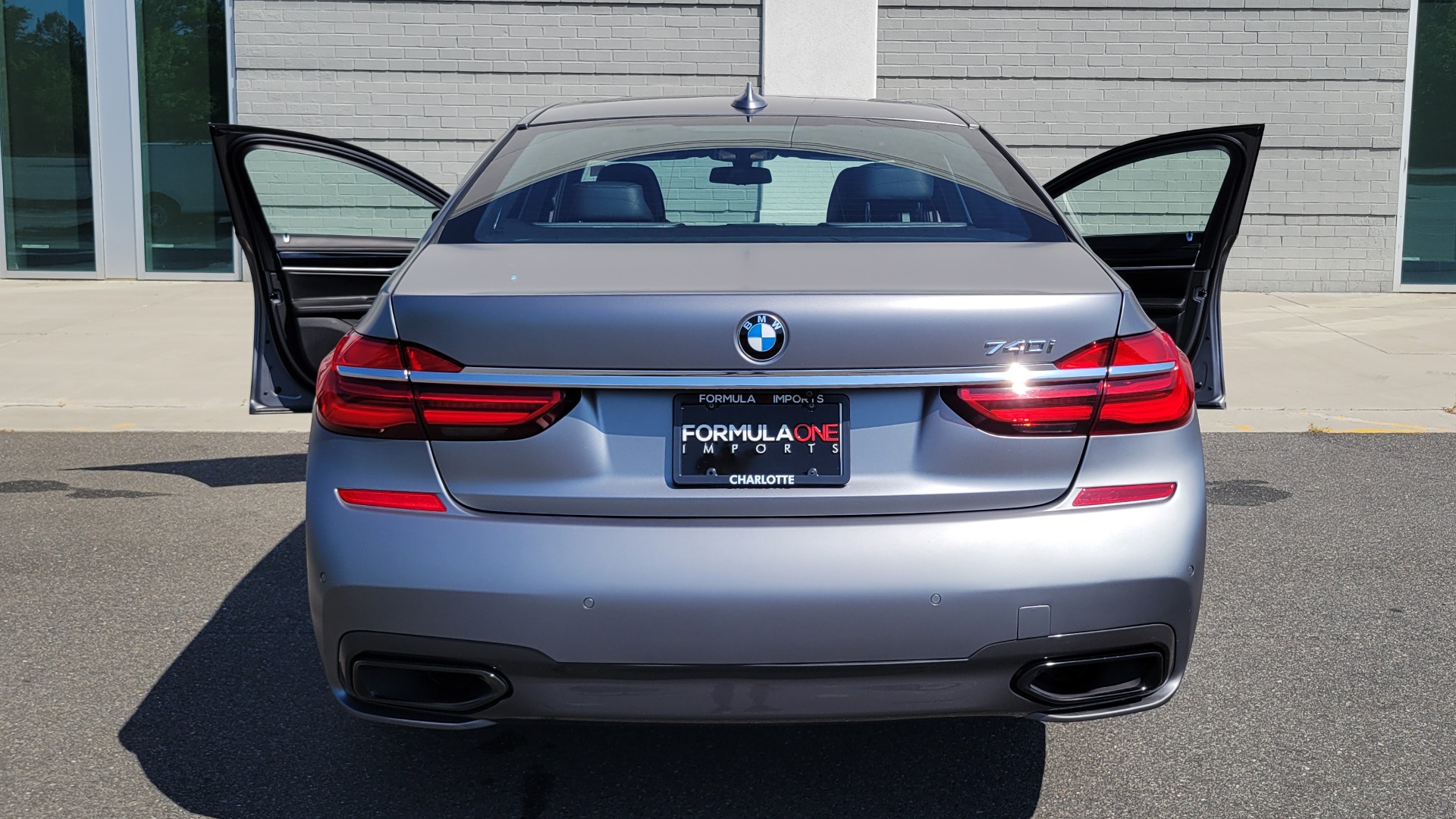 Used 2018 BMW 7 SERIES 740I M-SPORT SEDAN / 8-SPD AUTO / NAV / SUNROOF / H/K SND / CAMERA for sale Sold at Formula Imports in Charlotte NC 28227 32