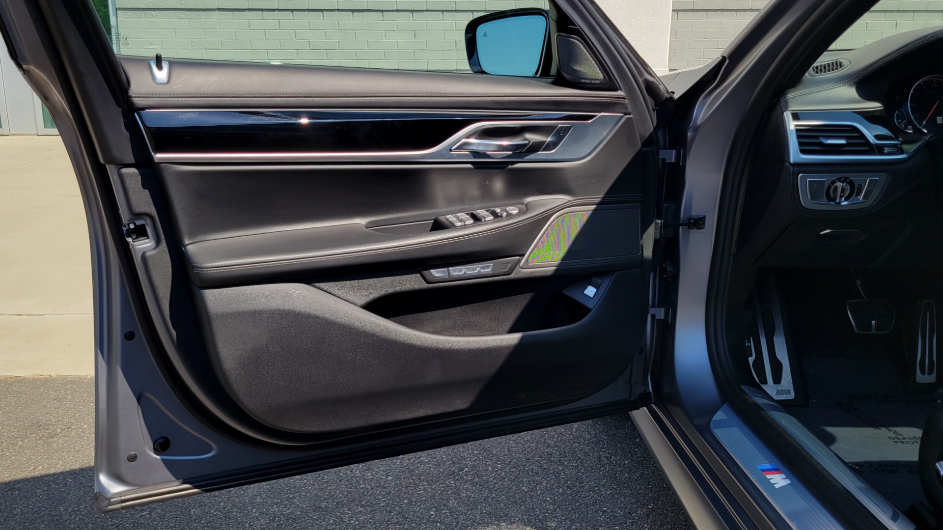 Used 2018 BMW 7 SERIES 740I M-SPORT SEDAN / 8-SPD AUTO / NAV / SUNROOF / H/K SND / CAMERA for sale Sold at Formula Imports in Charlotte NC 28227 35