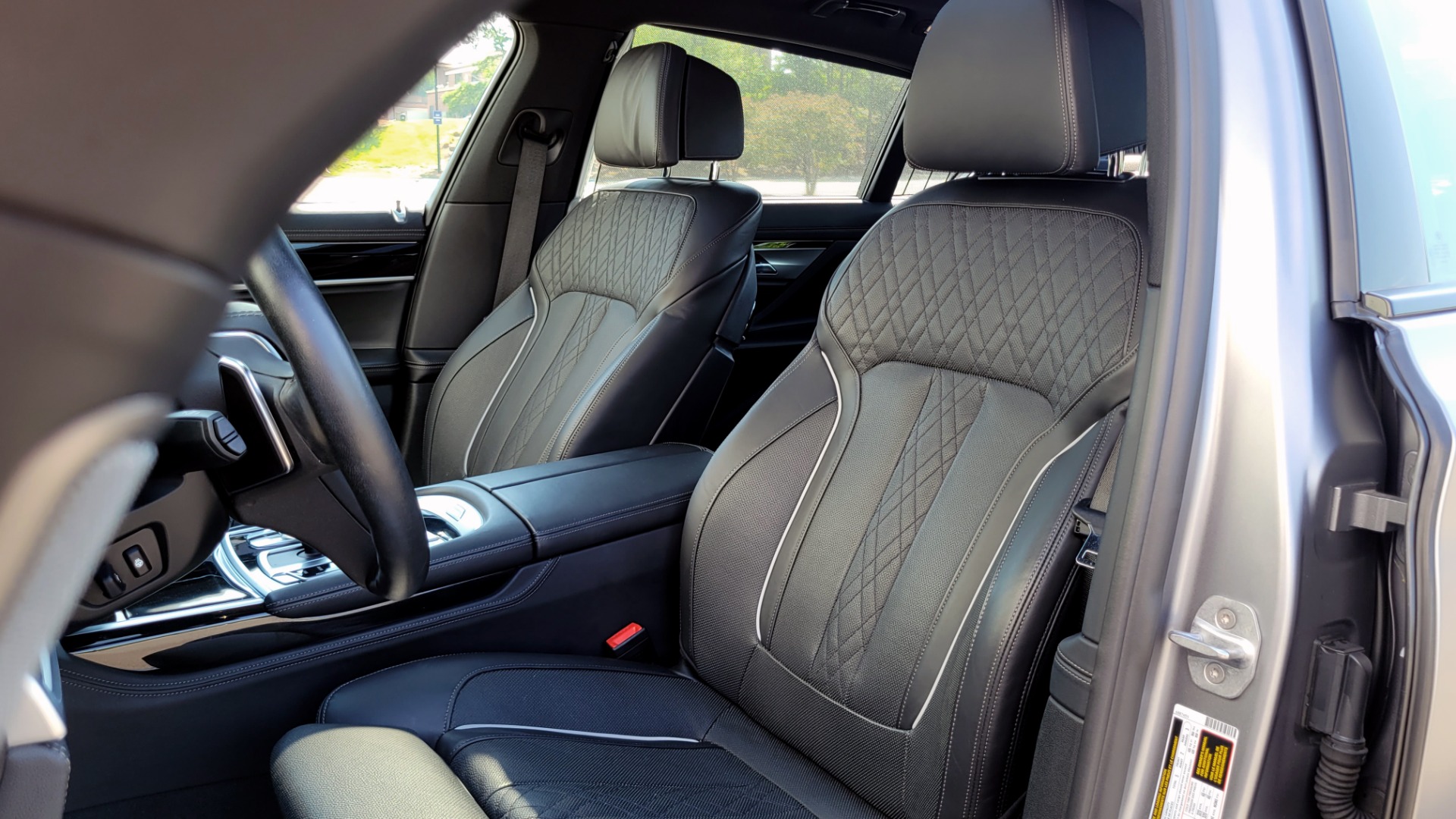Used 2018 BMW 7 SERIES 740I M-SPORT SEDAN / 8-SPD AUTO / NAV / SUNROOF / H/K SND / CAMERA for sale $48,995 at Formula Imports in Charlotte NC 28227 38