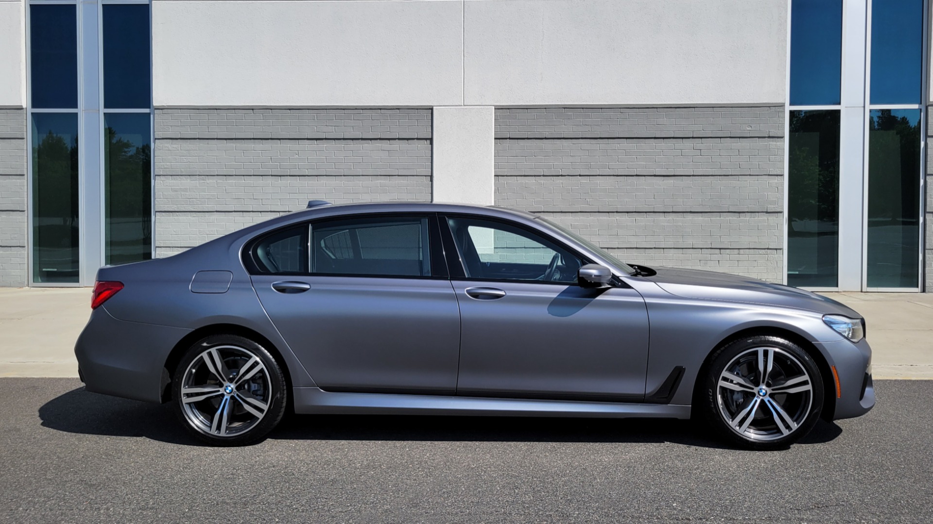Used 2018 BMW 7 SERIES 740I M-SPORT SEDAN / 8-SPD AUTO / NAV / SUNROOF / H/K SND / CAMERA for sale $48,995 at Formula Imports in Charlotte NC 28227 7