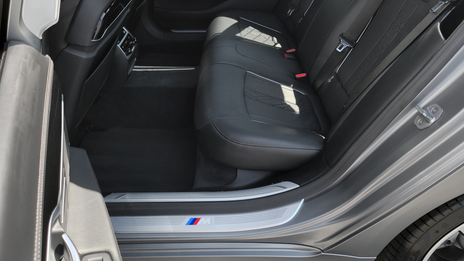 Used 2018 BMW 7 SERIES 740I M-SPORT SEDAN / 8-SPD AUTO / NAV / SUNROOF / H/K SND / CAMERA for sale $48,995 at Formula Imports in Charlotte NC 28227 70