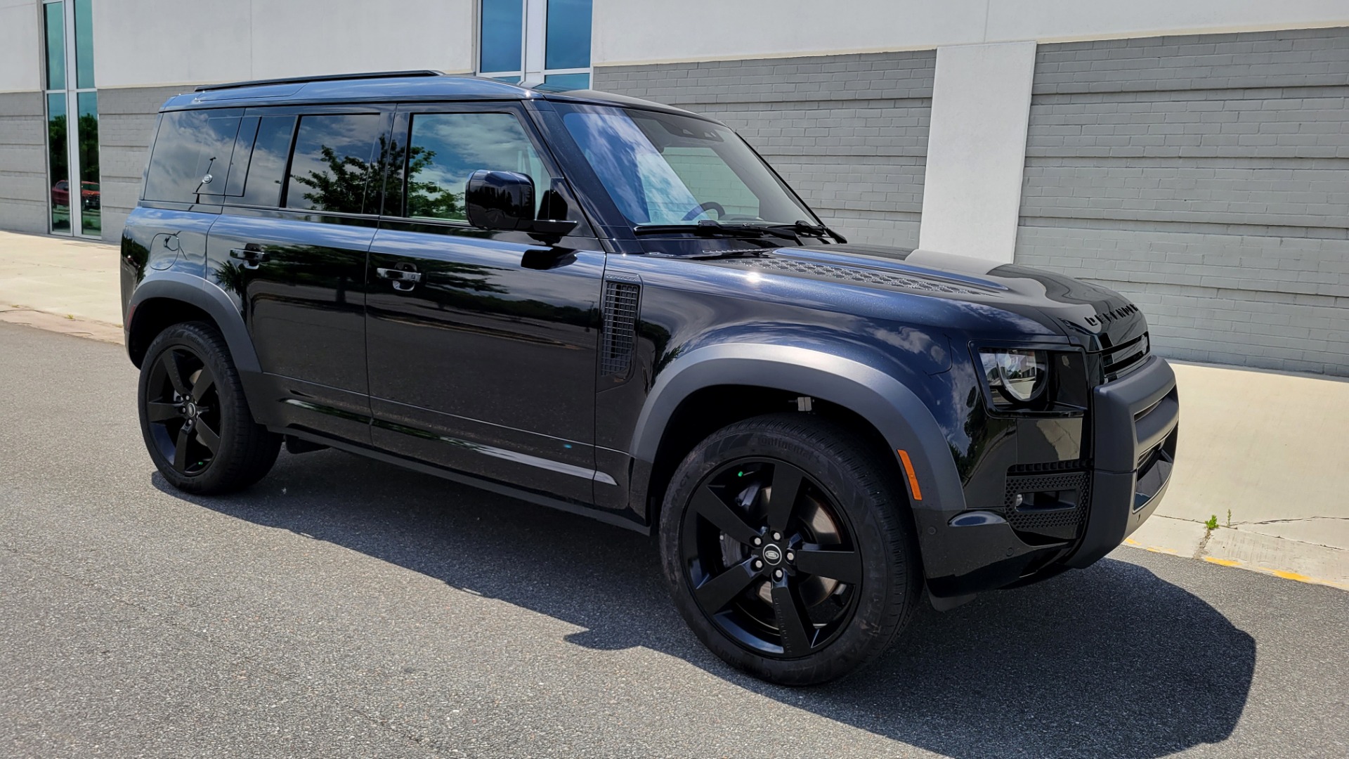 Used 2022 Land Rover DEFENDER X-DYNAMIC SE / NAV / SUNROOF / AIR SUSPENSION PKG / ADAPT CRUISE for sale $104,900 at Formula Imports in Charlotte NC 28227 10