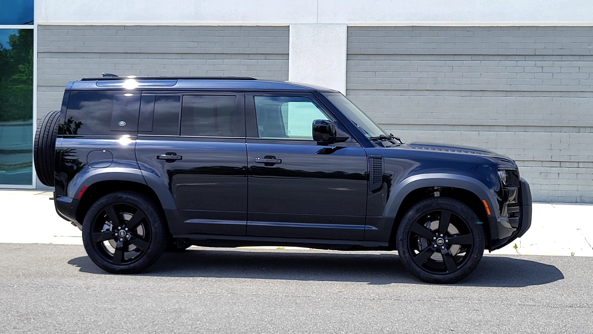 Used 2022 Land Rover DEFENDER X-DYNAMIC SE / NAV / SUNROOF / AIR SUSPENSION PKG / ADAPT CRUISE for sale $104,900 at Formula Imports in Charlotte NC 28227 11