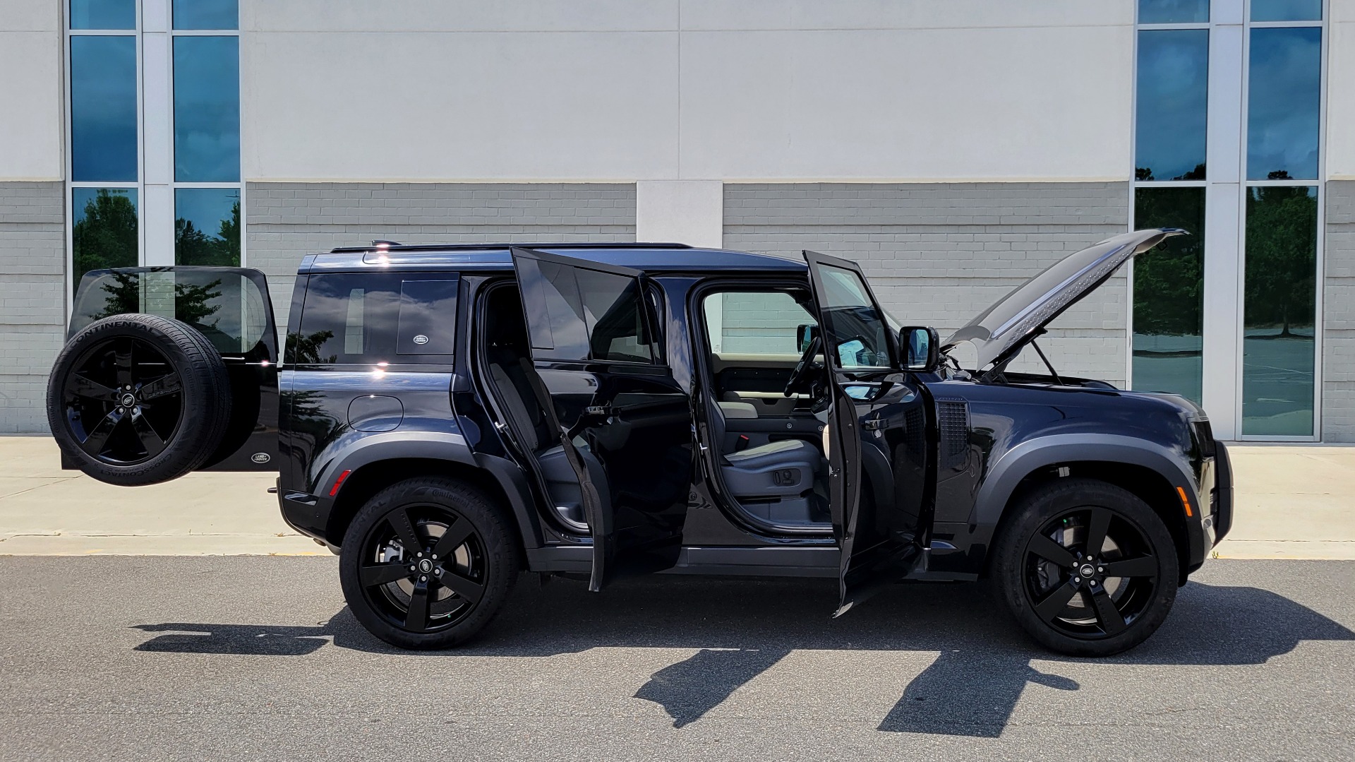Used 2022 Land Rover DEFENDER X-DYNAMIC SE / NAV / SUNROOF / AIR SUSPENSION PKG / ADAPT CRUISE for sale $104,900 at Formula Imports in Charlotte NC 28227 18