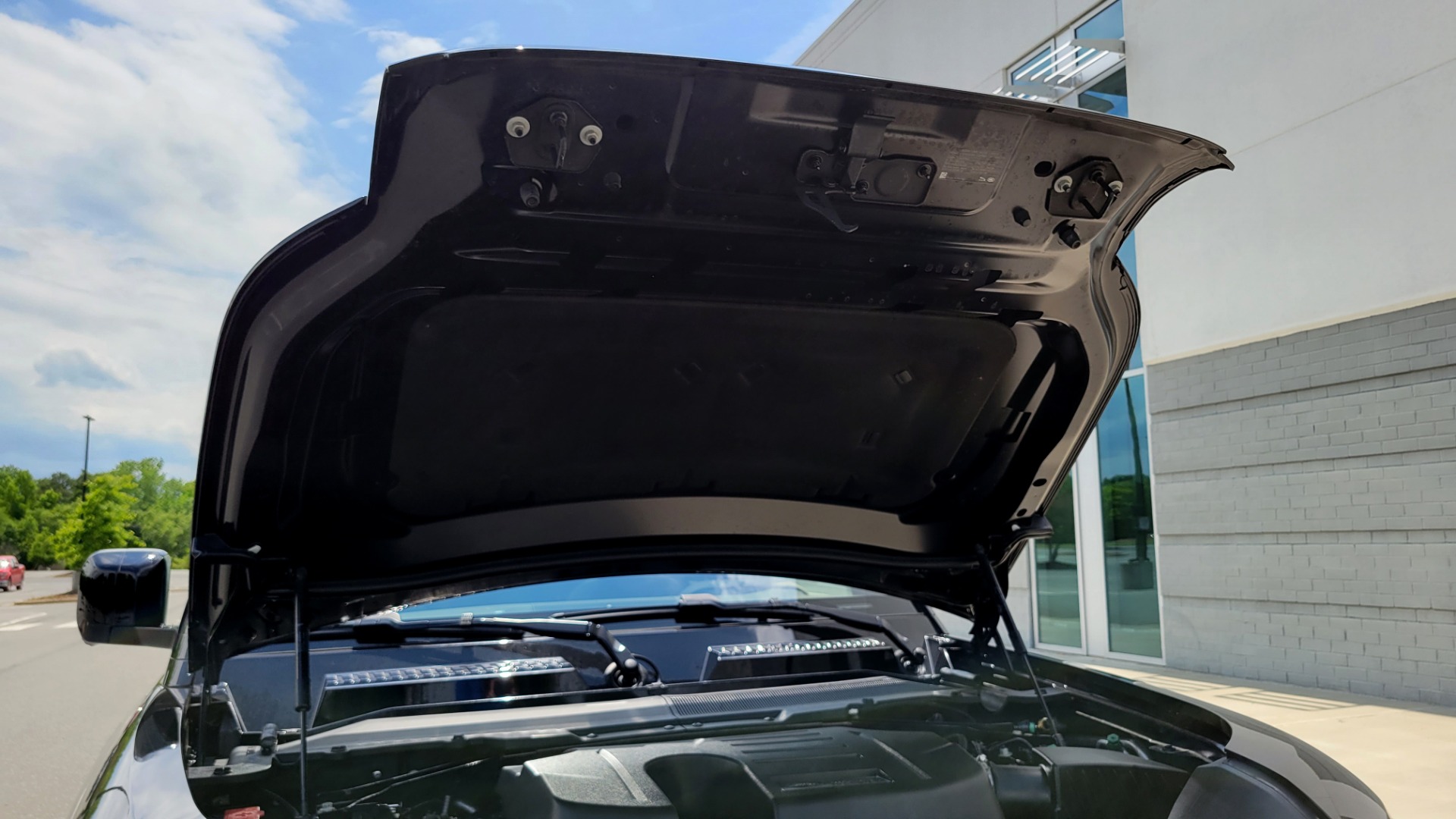 Used 2022 Land Rover DEFENDER X-DYNAMIC SE / NAV / SUNROOF / AIR SUSPENSION PKG / ADAPT CRUISE for sale $104,900 at Formula Imports in Charlotte NC 28227 21