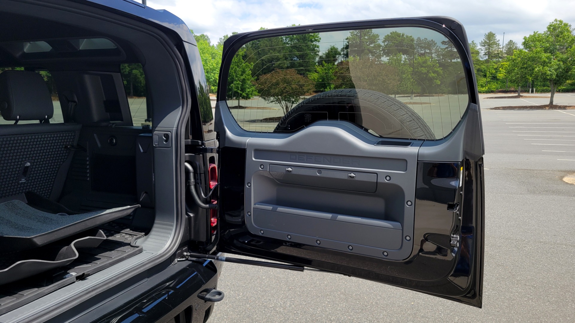 Used 2022 Land Rover DEFENDER X-DYNAMIC SE / NAV / SUNROOF / AIR SUSPENSION PKG / ADAPT CRUISE for sale $104,900 at Formula Imports in Charlotte NC 28227 32