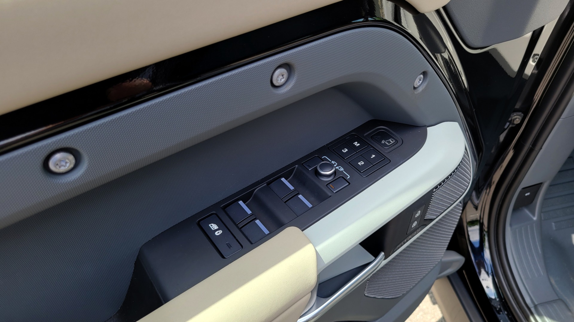 Used 2022 Land Rover DEFENDER X-DYNAMIC SE / NAV / SUNROOF / AIR SUSPENSION PKG / ADAPT CRUISE for sale $104,900 at Formula Imports in Charlotte NC 28227 45