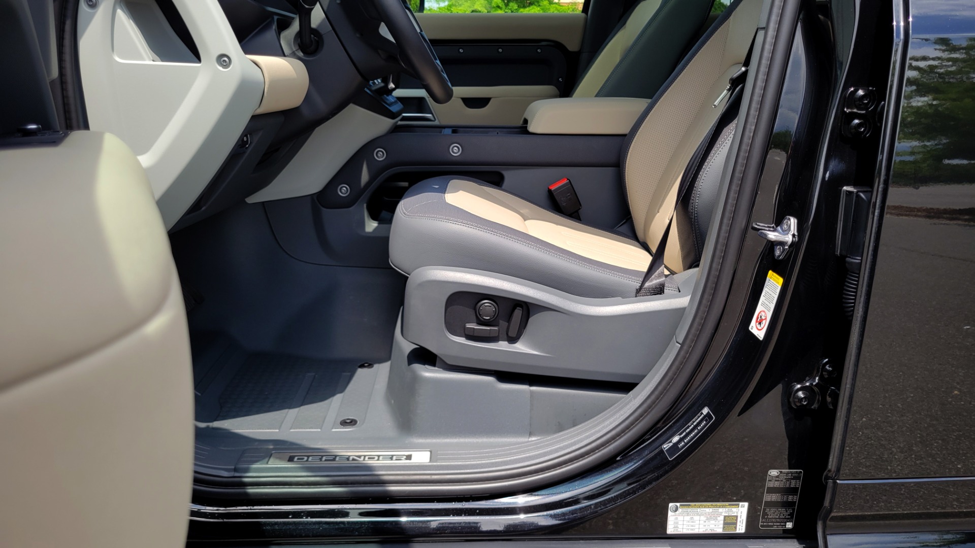 Used 2022 Land Rover DEFENDER X-DYNAMIC SE / NAV / SUNROOF / AIR SUSPENSION PKG / ADAPT CRUISE for sale $104,900 at Formula Imports in Charlotte NC 28227 48