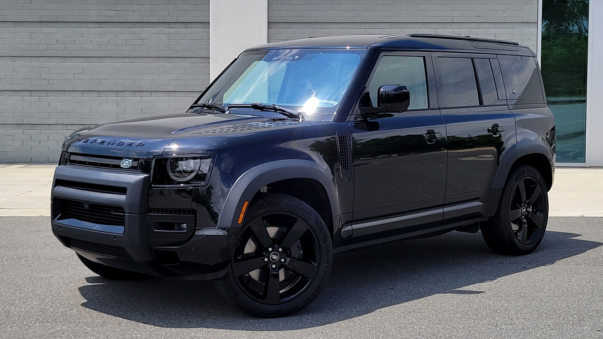 Used 2022 Land Rover DEFENDER X-DYNAMIC SE / NAV / SUNROOF / AIR SUSPENSION PKG / ADAPT CRUISE for sale $104,900 at Formula Imports in Charlotte NC 28227 5