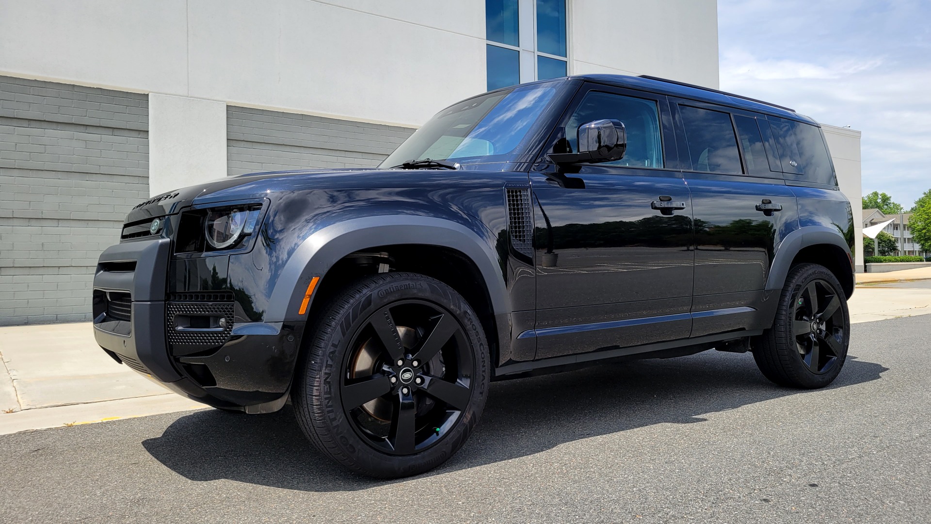 Used 2022 Land Rover DEFENDER X-DYNAMIC SE / NAV / SUNROOF / AIR SUSPENSION PKG / ADAPT CRUISE for sale $104,900 at Formula Imports in Charlotte NC 28227 6