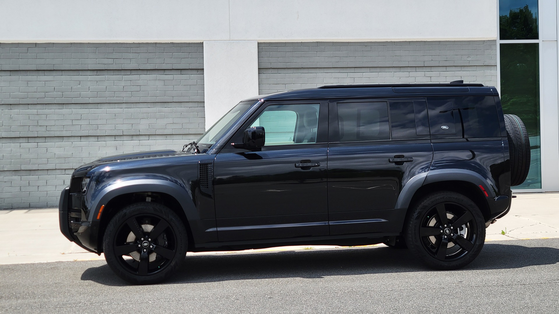 Used 2022 Land Rover DEFENDER X-DYNAMIC SE / NAV / SUNROOF / AIR SUSPENSION PKG / ADAPT CRUISE for sale $104,900 at Formula Imports in Charlotte NC 28227 7