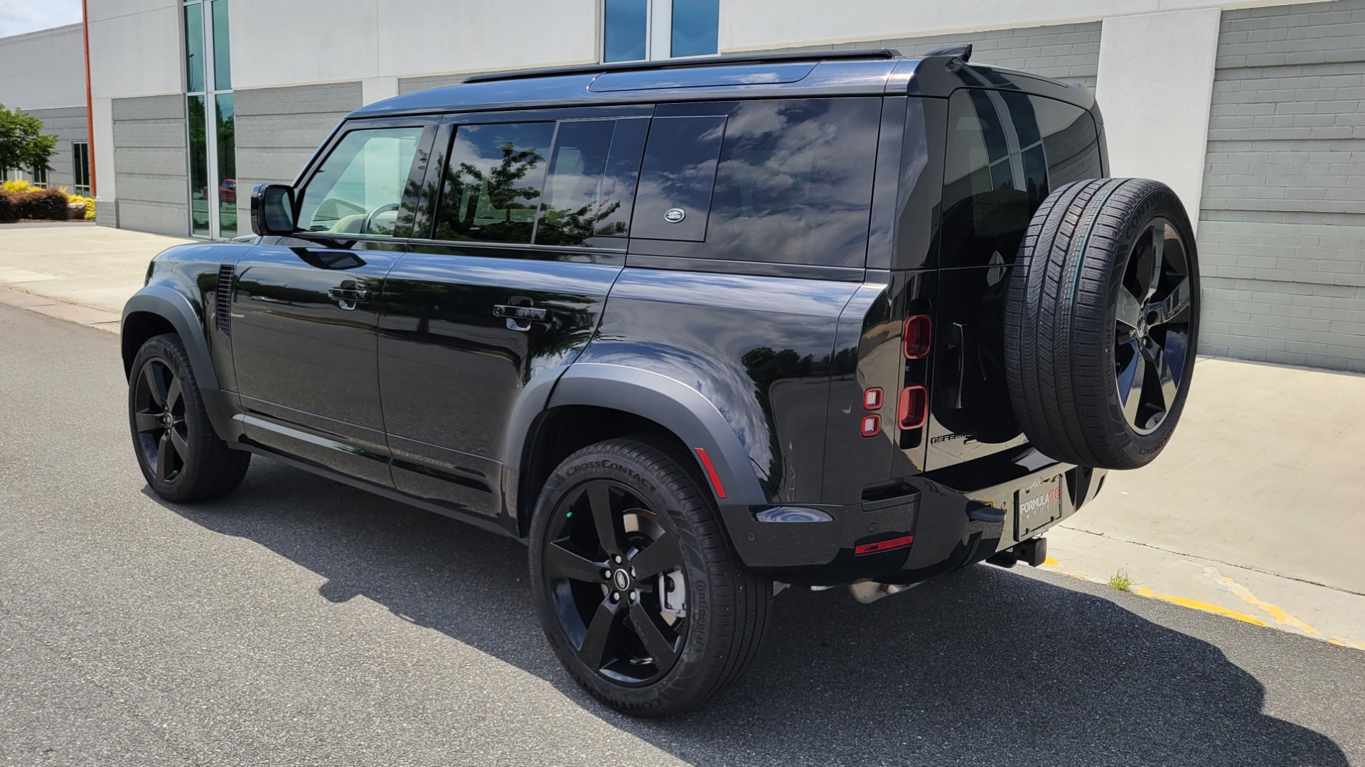Used 2022 Land Rover DEFENDER X-DYNAMIC SE / NAV / SUNROOF / AIR SUSPENSION PKG / ADAPT CRUISE for sale $104,900 at Formula Imports in Charlotte NC 28227 9