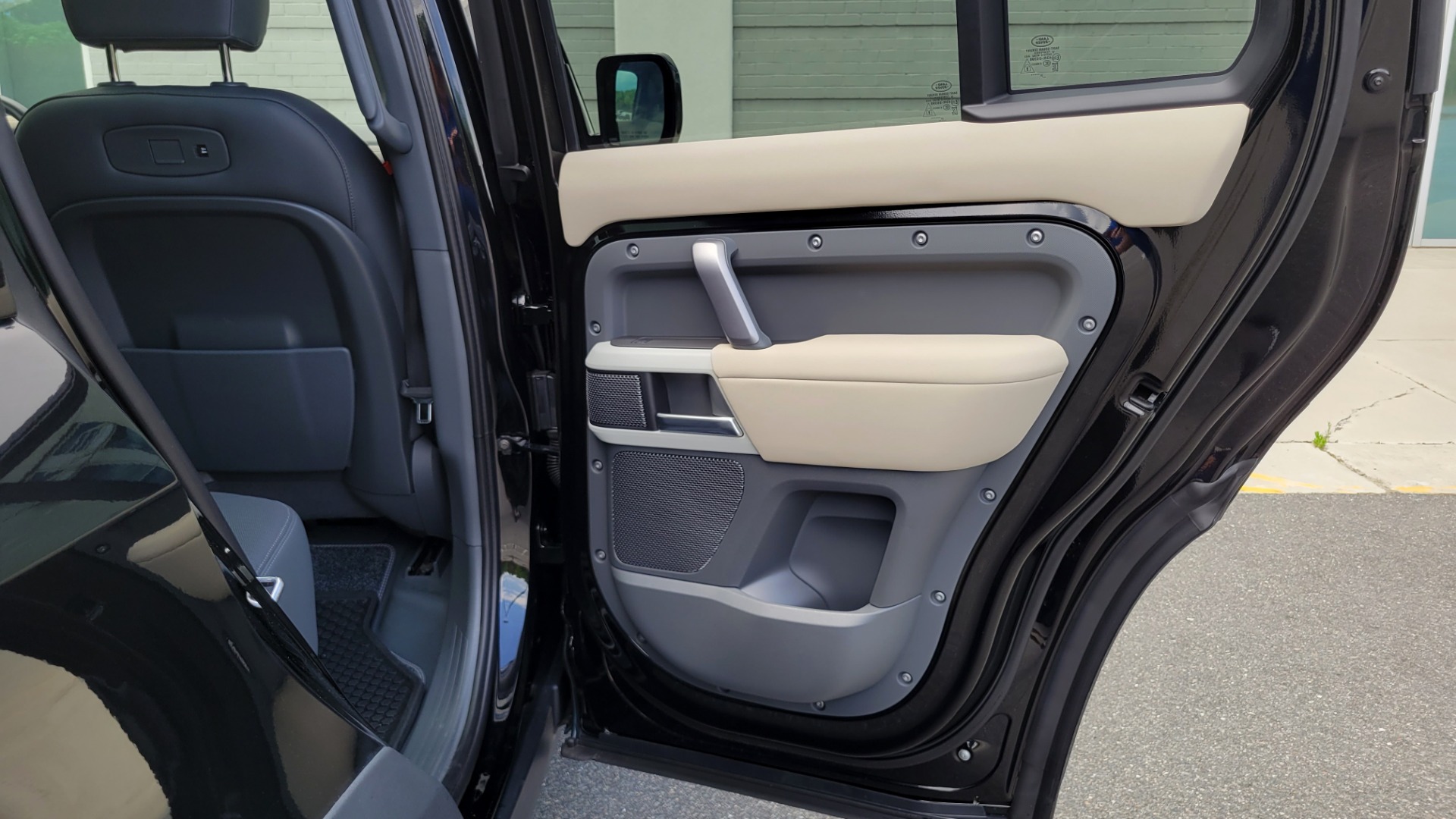 Used 2022 Land Rover DEFENDER X-DYNAMIC SE / NAV / SUNROOF / AIR SUSPENSION PKG / ADAPT CRUISE for sale $104,900 at Formula Imports in Charlotte NC 28227 90