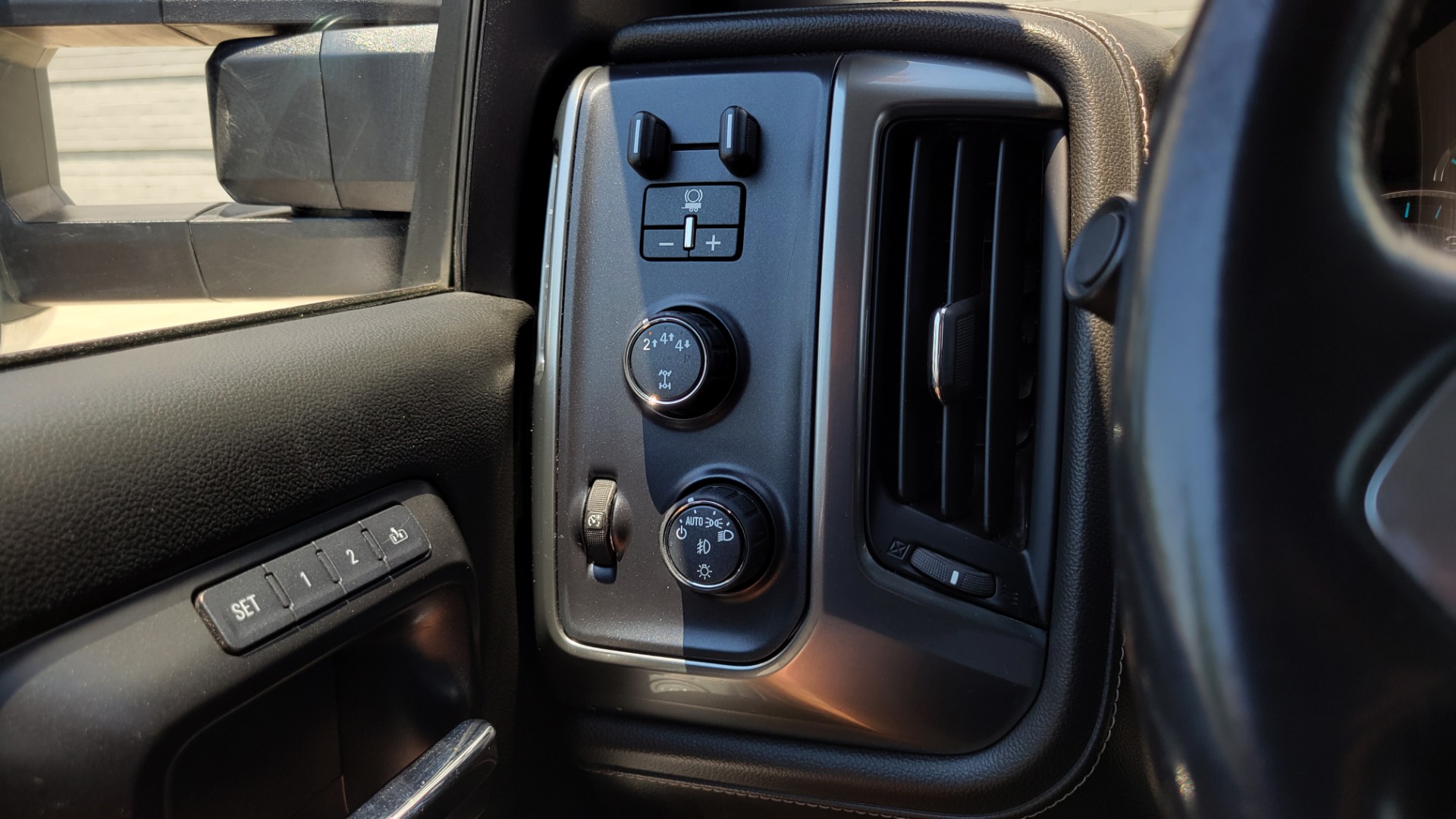 Used 2018 Chevrolet SILVERADO 2500HD LTZ CREWCAB / 6.6L / NAV / SUNROOF / BOSE / 5TH WHL / REARVIEW for sale Sold at Formula Imports in Charlotte NC 28227 50