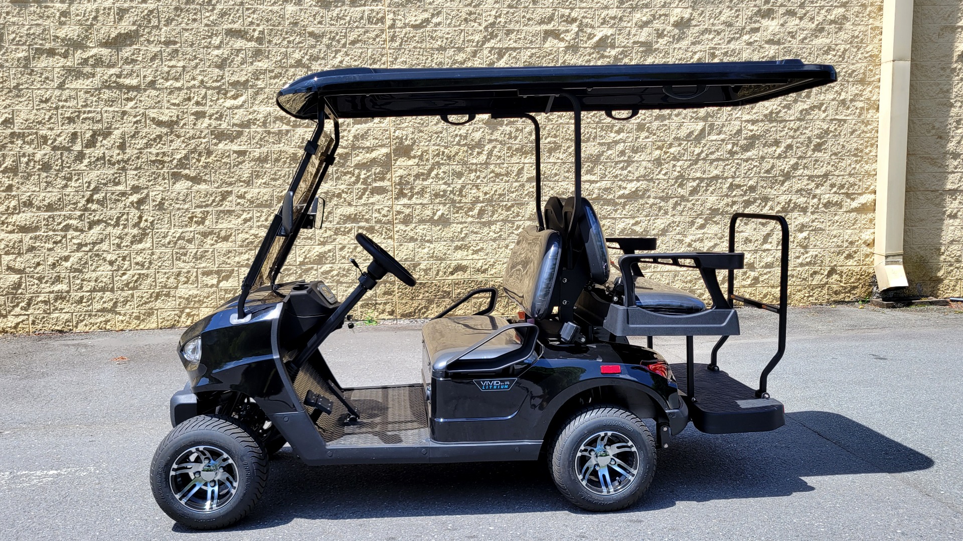 Used 2022 VIVID V4 4-SEATER / 25MPH / 105AH LITHIUM BATTERY / AWC2022143 for sale Sold at Formula Imports in Charlotte NC 28227 2