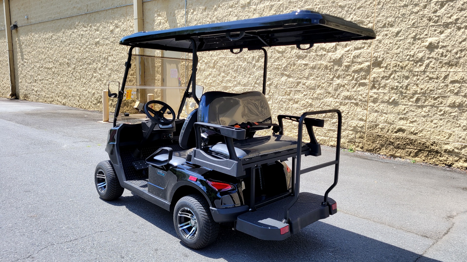 Used 2022 VIVID V4 4-SEATER / 25MPH / 105AH LITHIUM BATTERY / AWC2022143 for sale Sold at Formula Imports in Charlotte NC 28227 3