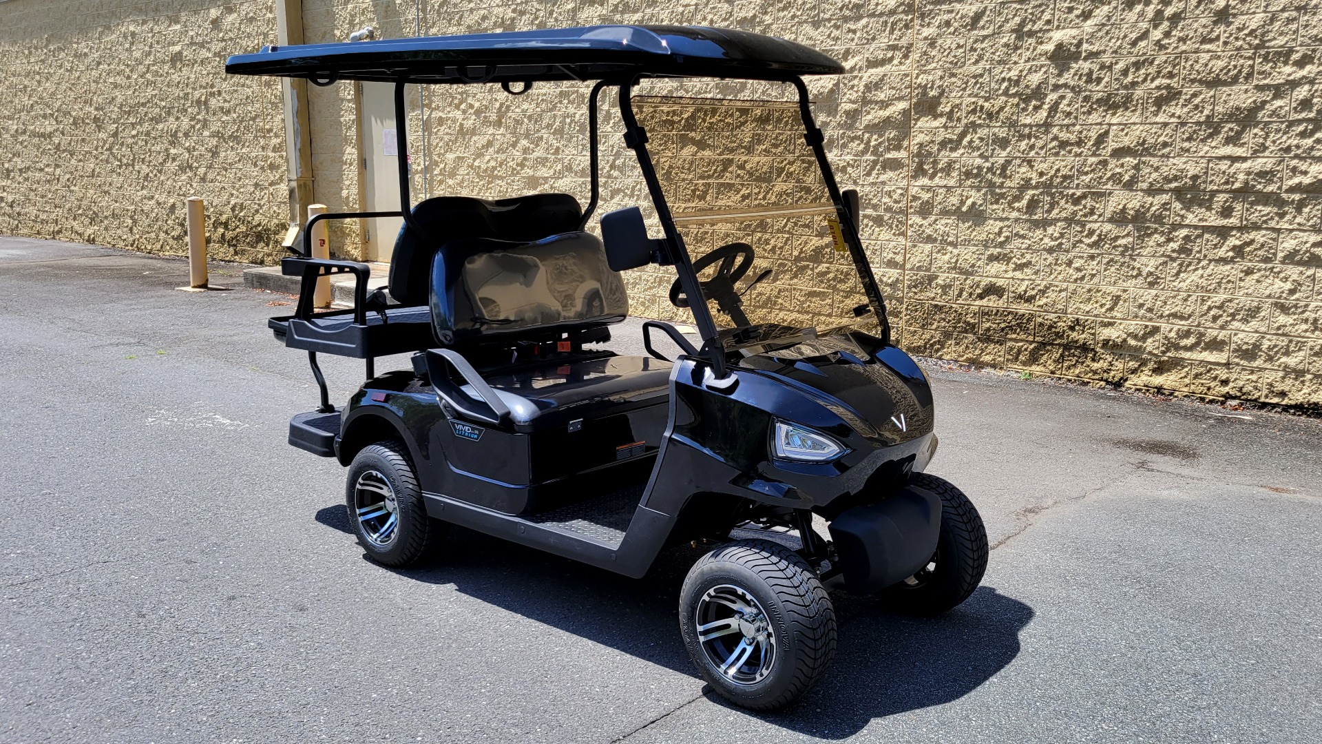 Used 2022 VIVID V4 4-SEATER / 25MPH / 105AH LITHIUM BATTERY / AWC2022143 for sale Sold at Formula Imports in Charlotte NC 28227 4