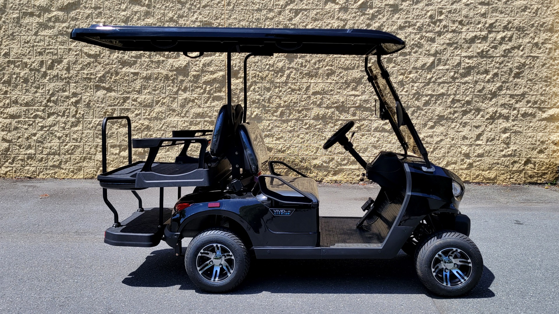 Used 2022 VIVID V4 4-SEATER / 25MPH / 105AH LITHIUM BATTERY / AWC2022143 for sale Sold at Formula Imports in Charlotte NC 28227 5