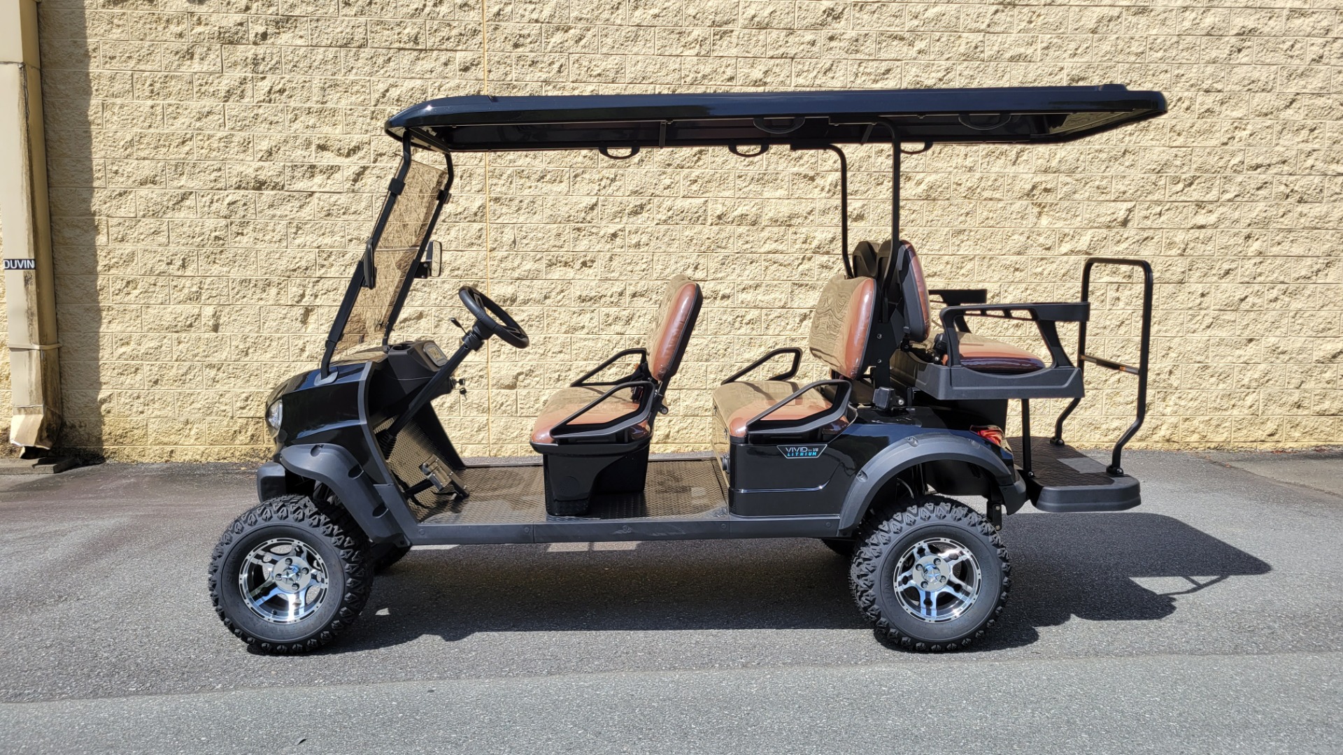 Used 2022 VIVID V6L 6-SEATER LIFTED / 25MPH / 105AH LITHIUM BATTERY / AWC2022269 for sale Sold at Formula Imports in Charlotte NC 28227 2