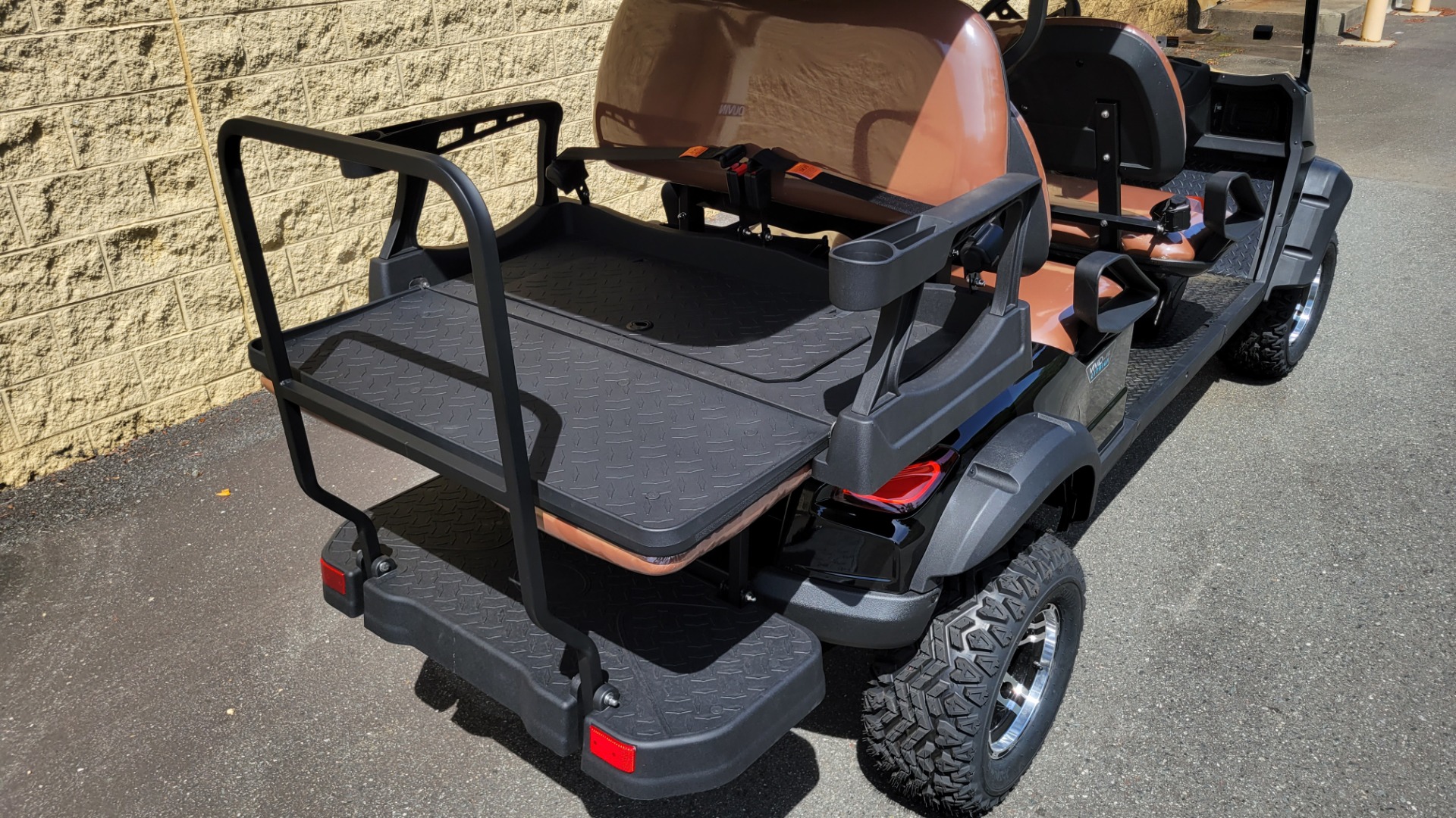Used 2022 VIVID V6L 6-SEATER LIFTED / 25MPH / 105AH LITHIUM BATTERY / AWC2022269 for sale Sold at Formula Imports in Charlotte NC 28227 22