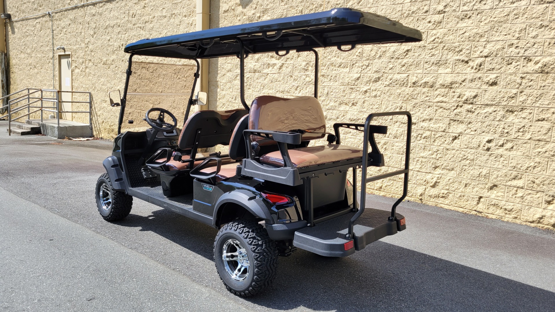 Used 2022 VIVID V6L 6-SEATER LIFTED / 25MPH / 105AH LITHIUM BATTERY / AWC2022269 for sale Sold at Formula Imports in Charlotte NC 28227 3