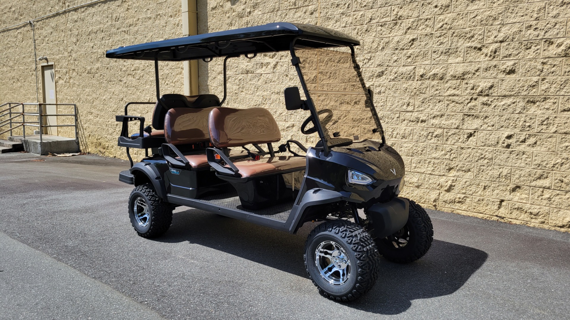 Used 2022 VIVID V6L 6-SEATER LIFTED / 25MPH / 105AH LITHIUM BATTERY / AWC2022269 for sale Sold at Formula Imports in Charlotte NC 28227 4