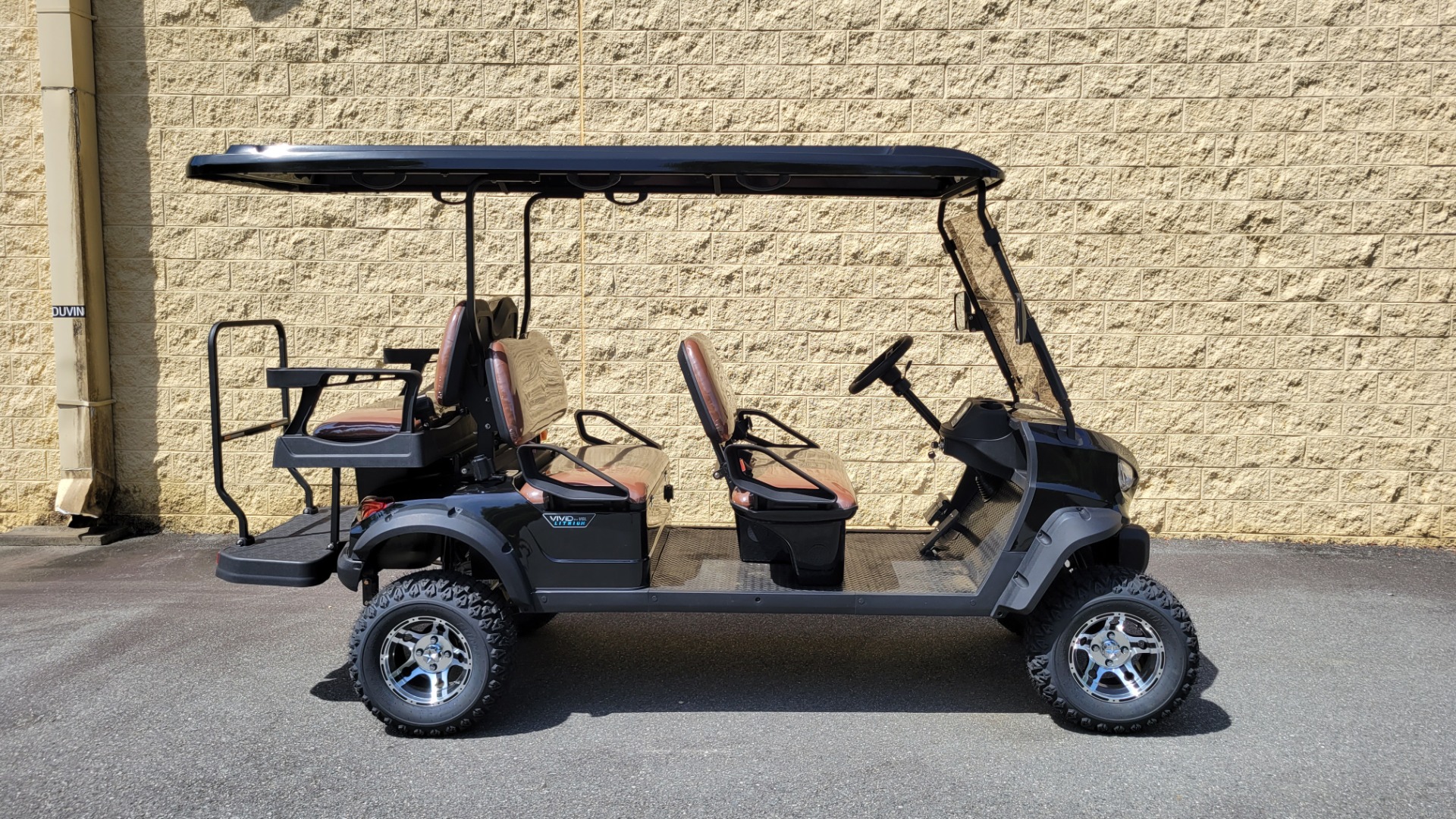 Used 2022 VIVID V6L 6-SEATER LIFTED / 25MPH / 105AH LITHIUM BATTERY / AWC2022269 for sale Sold at Formula Imports in Charlotte NC 28227 5