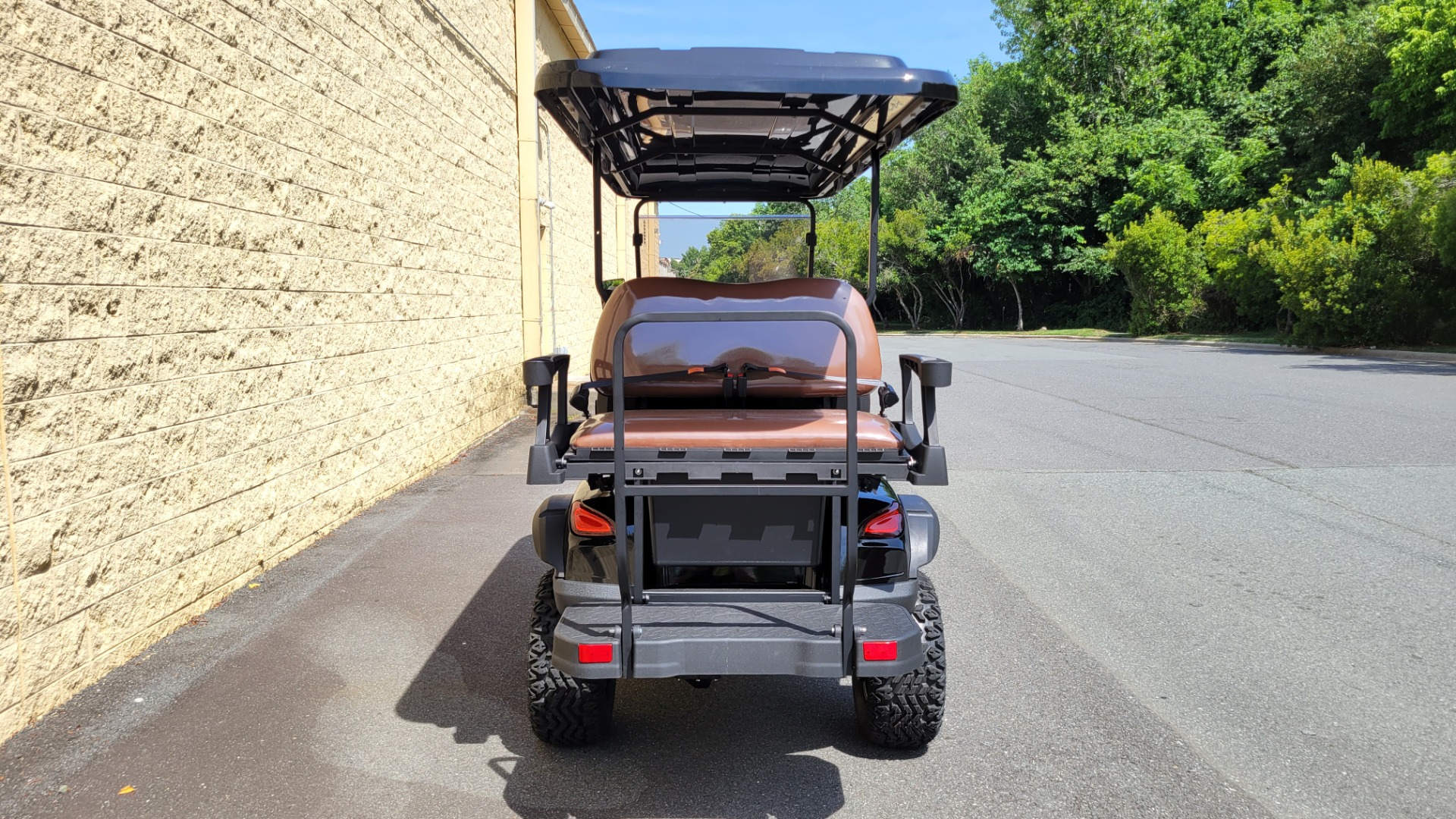 Used 2022 VIVID V6L 6-SEATER LIFTED / 25MPH / 105AH LITHIUM BATTERY / AWC2022269 for sale Sold at Formula Imports in Charlotte NC 28227 7