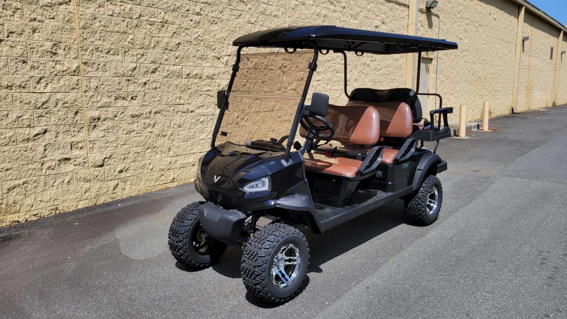 Used 2022 VIVID V6L 6-SEATER LIFTED / 25MPH / 105AH LITHIUM BATTERY / AWC2022269 for sale Sold at Formula Imports in Charlotte NC 28227 1