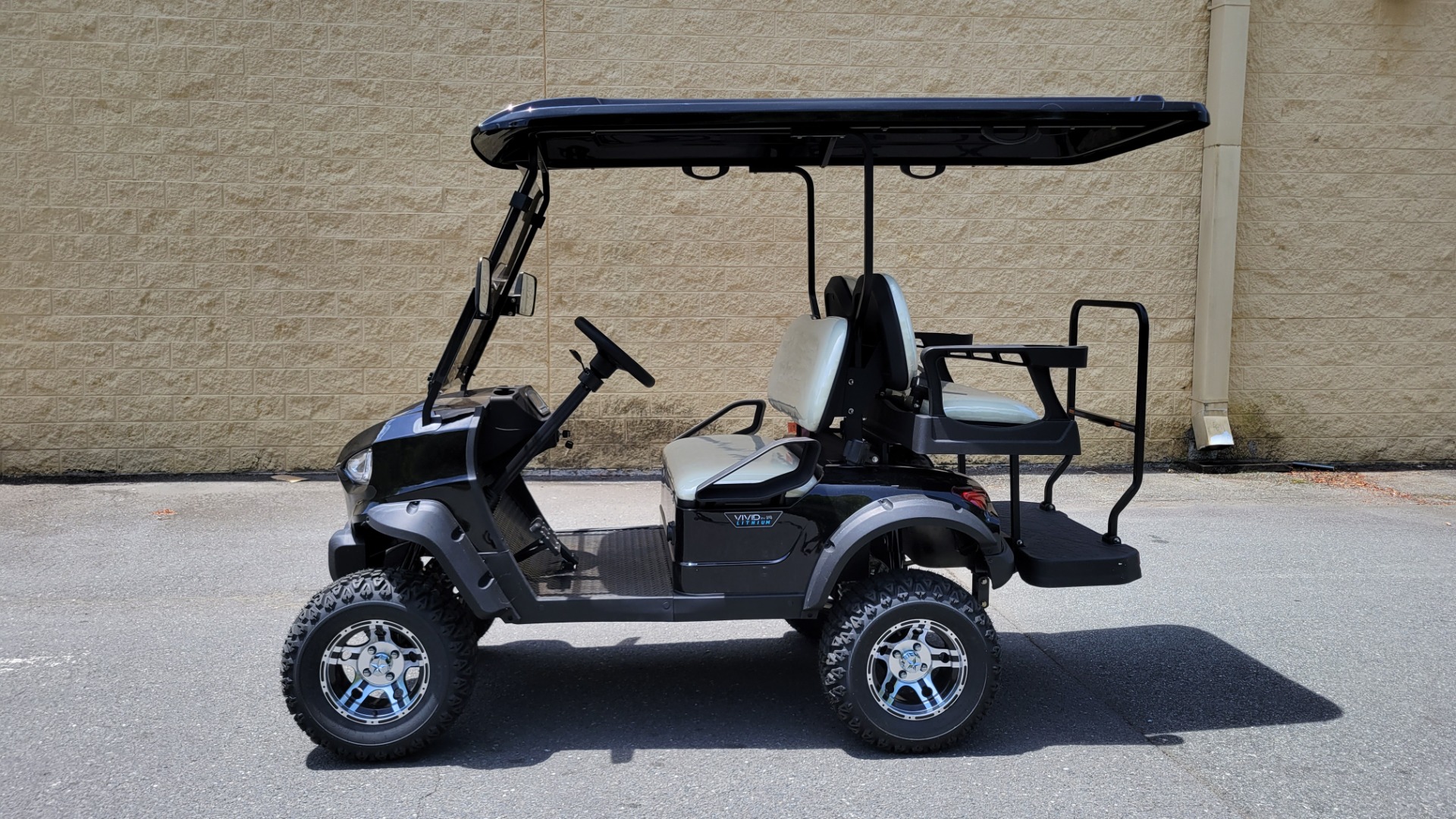 Used 2022 VIVID V4L 4-SEATER LIFTED / 25MPH / 105AH LITHIUM BATTERY / AWC2022459 for sale Sold at Formula Imports in Charlotte NC 28227 2